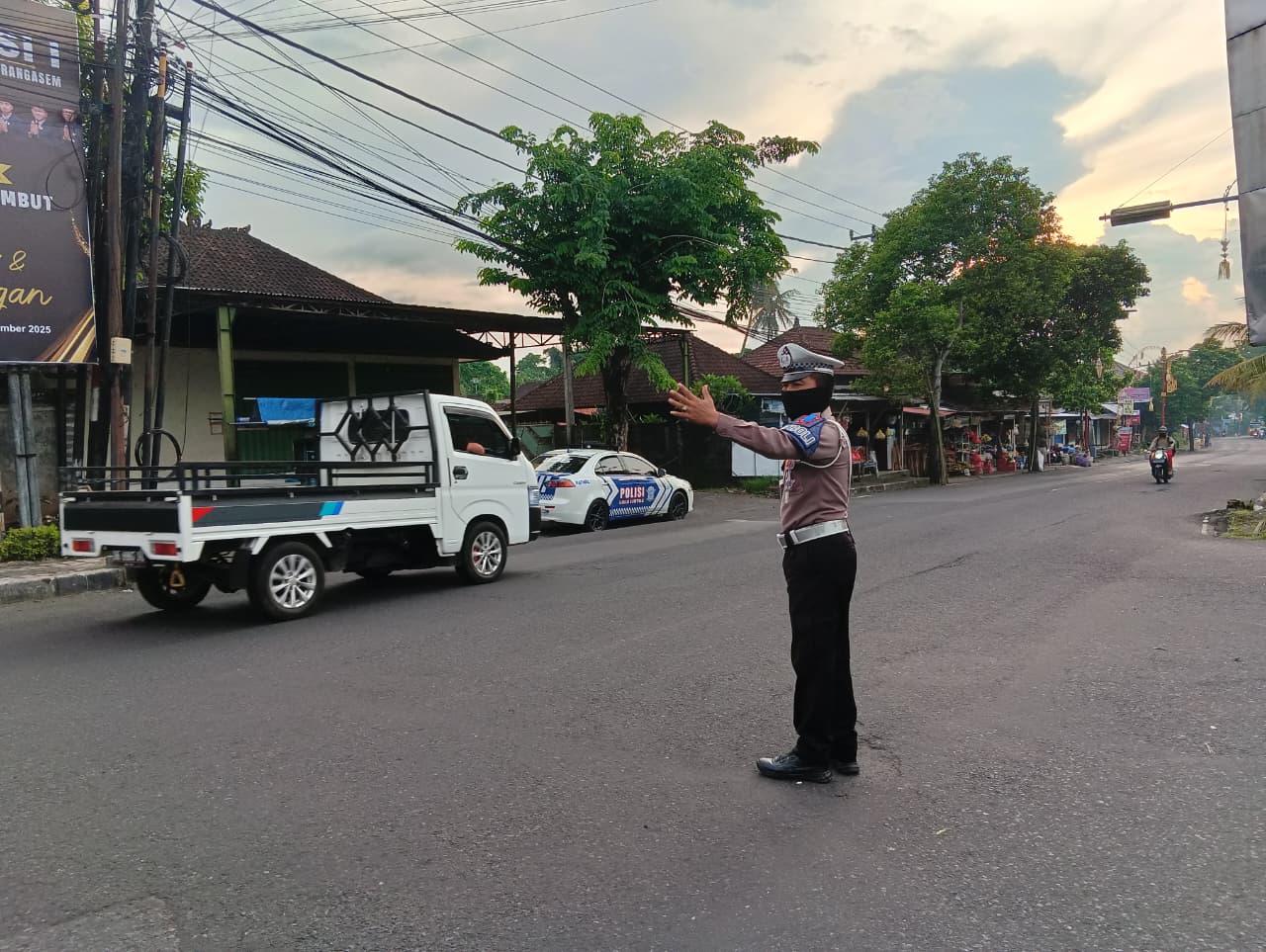 Sat Lantas Polres Karangasem Amankan Jalur Car Free Day di Jalan Veteran