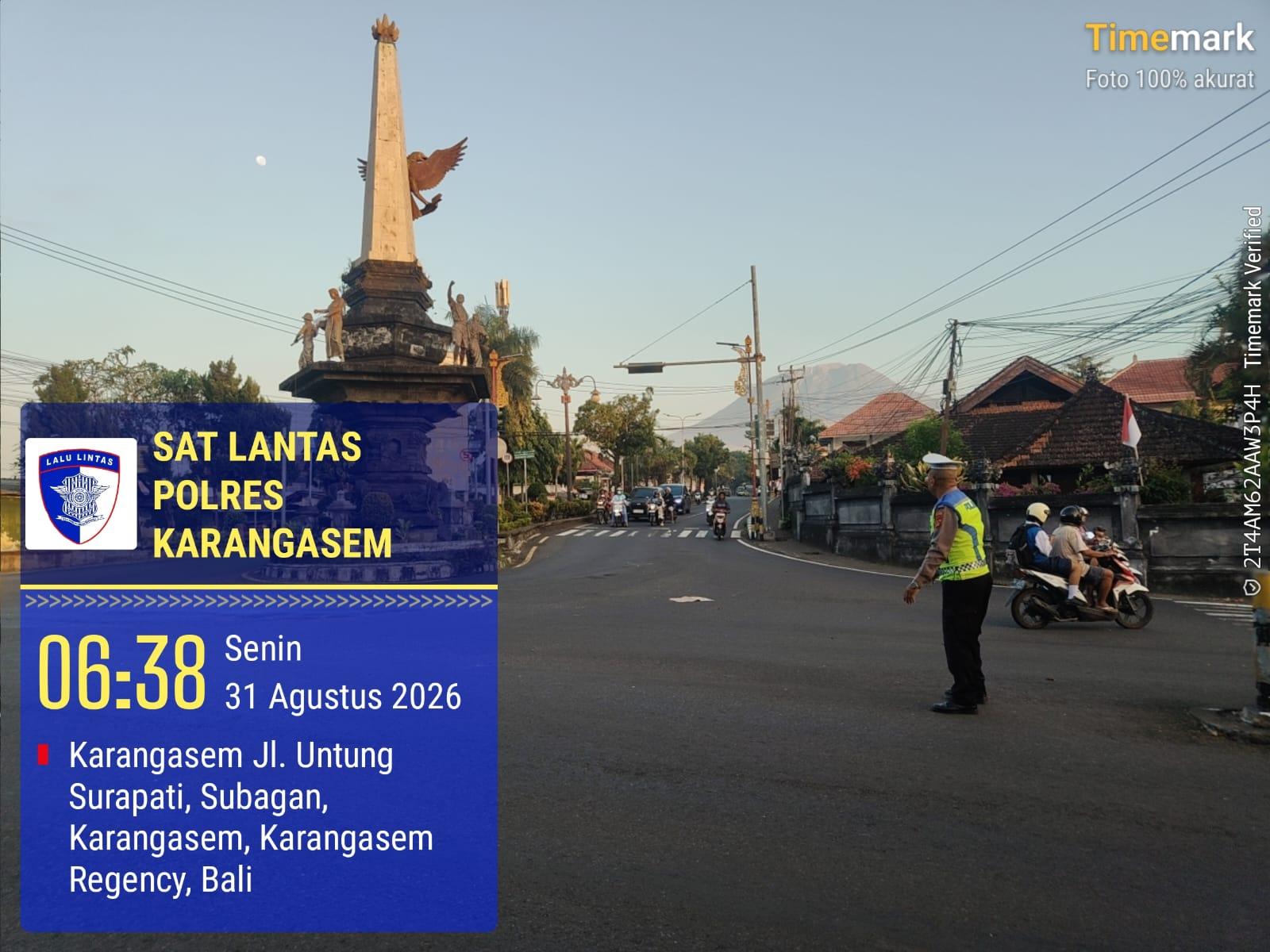 Agar Terciptanya Kelancaran Lalu Lintas Personil Lantas Melaksanakan Penjagaaan dan Pengaturan di Ktl 2