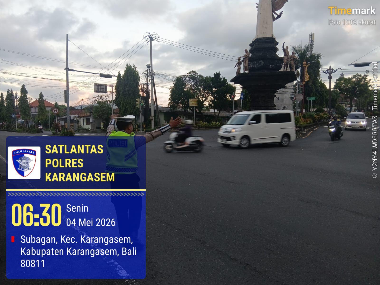 Agar Terciptanya Kelancaran Lalu Lintas Personil Lantas Melaksanakan Penjagaaan Dan Pengaturan di Ktl 2