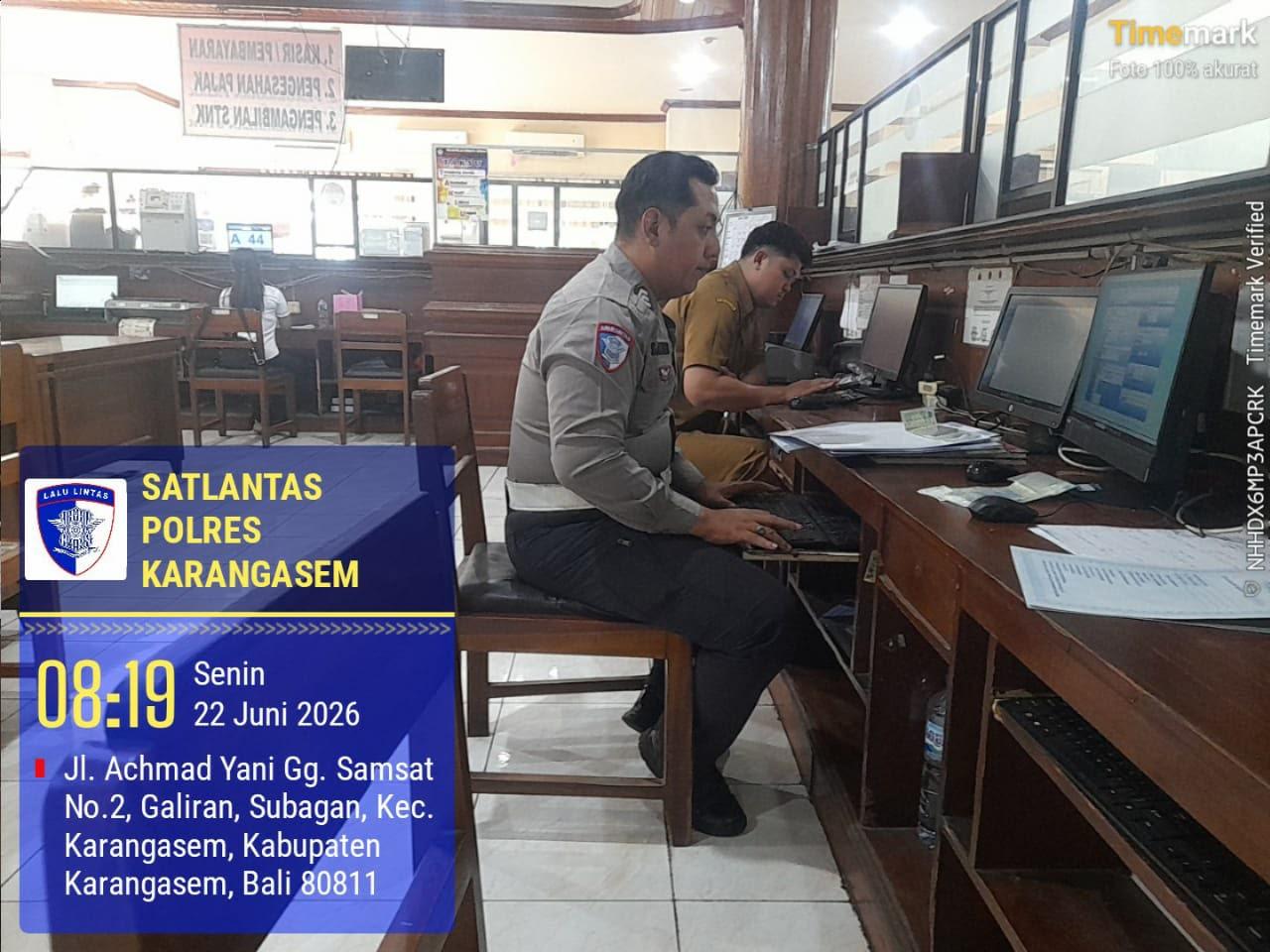 Sat Lantas Polres Karangasem Tingkatkan Pelayanan, Serahkan STNK Baru Secara Cepat dan Ramah