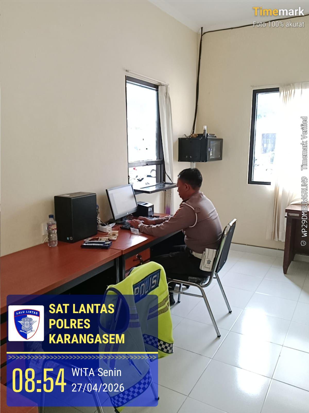 Pelayanan Samsat Drive Thru Polres Karangasem