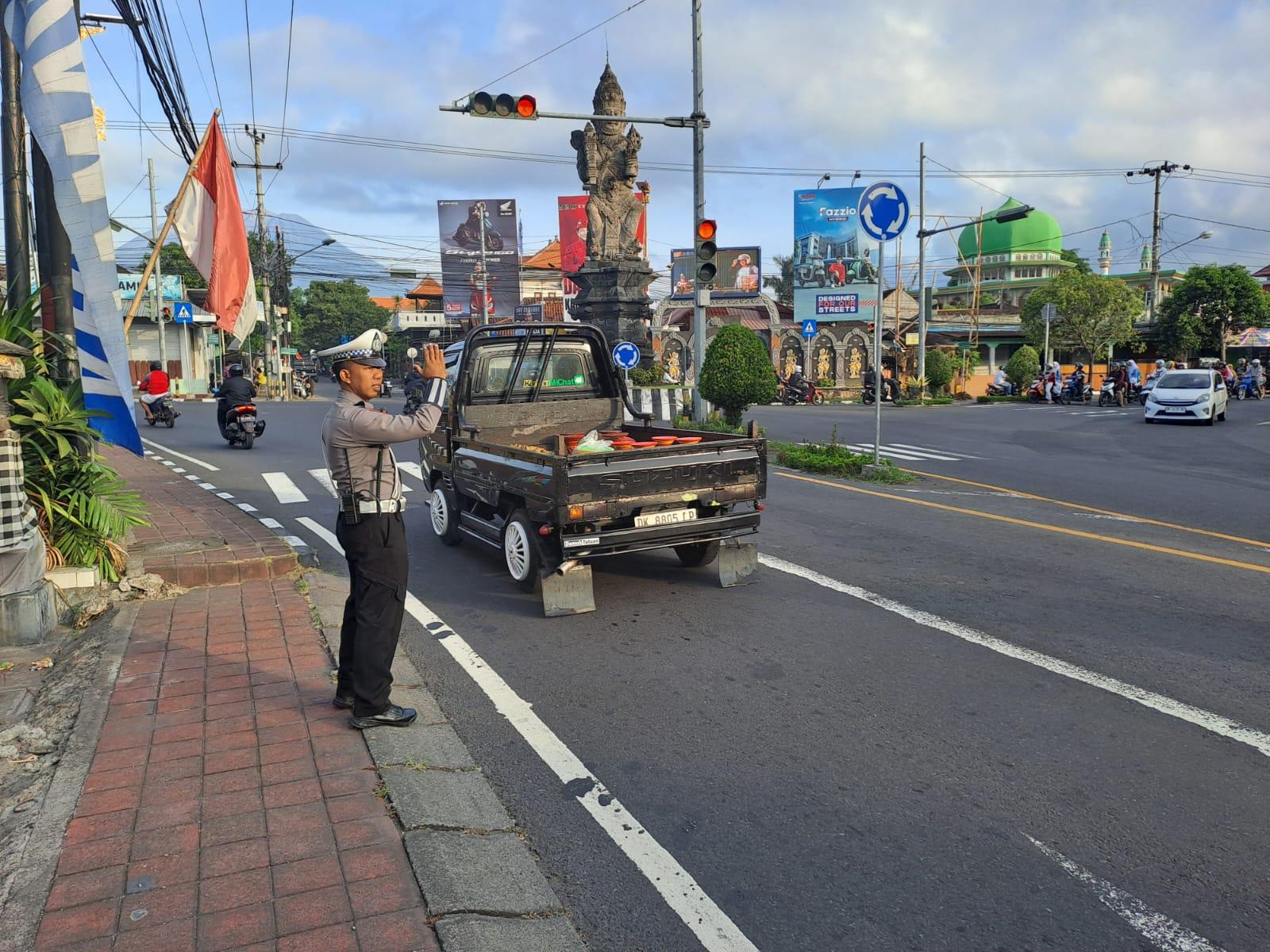 Personil Lantas Laksanakan Gatur Pagi Demi Ketertiban Dan Kelancaran Arus Lalin Di Ktl 1 Subagan
