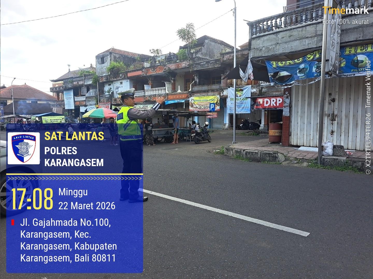 Laksanakan Pos Sore, Satlantas Polres Karangasem Laksanakan Pengaturan di Pasar Senggol Jalan Gajah Mada Amlapura