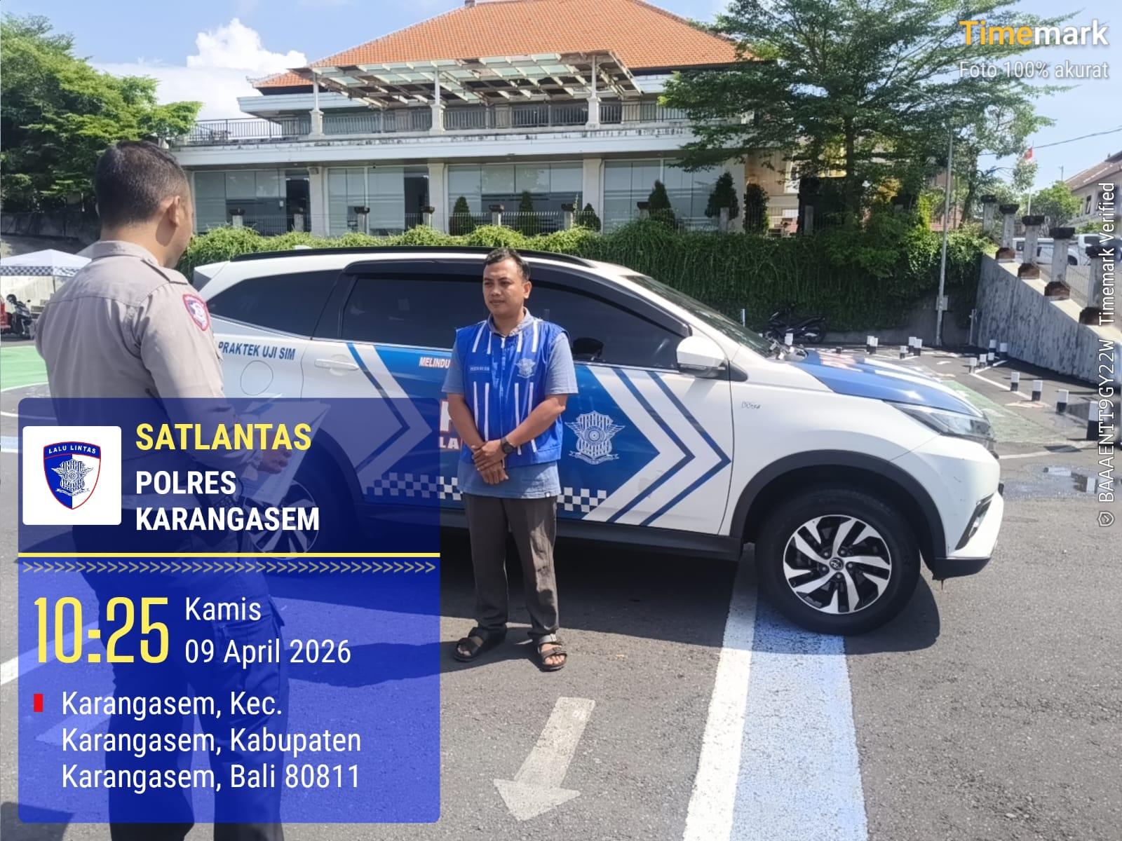 Pastikan Kelayakan dan Keselamatan Berkendara, Pemohon SIM Baru Jalani Uji Praktek di Polres Karangasem