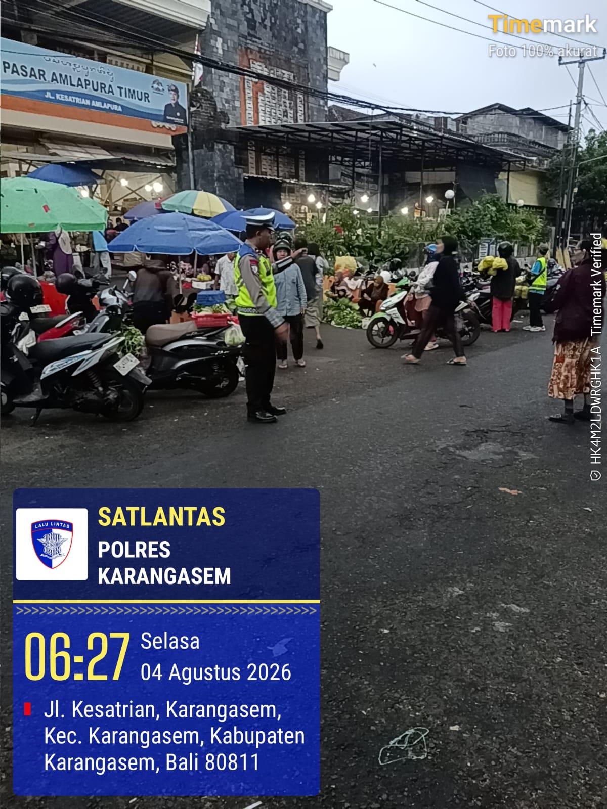Sat Lantas laksanakan Pengaturan di Pasar Amlapura