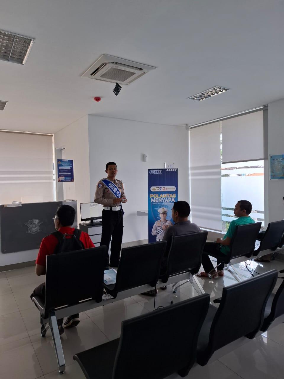 Wujudkan Pelayanan Prima, Satpas Polres Karangasem Laksanakan Pelayanan dengan Senyum, Sapa, Salam