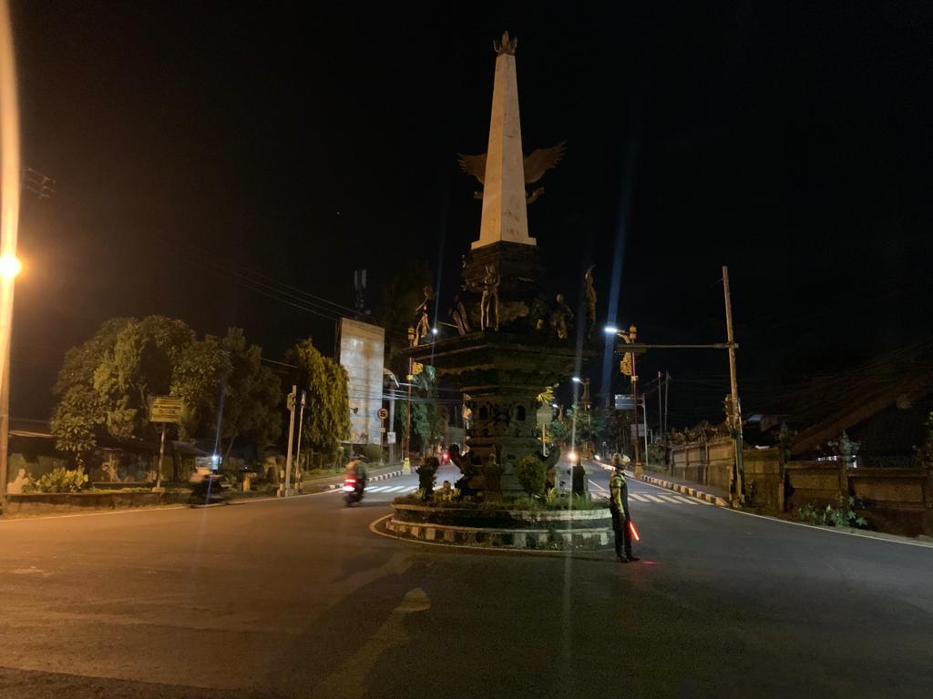 Unit Turjagwali Satlantas Polres Karangasem Laksanakan Patroli Barcode dan Blue Light