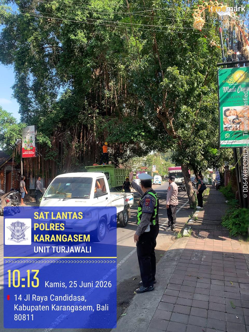 Intensifkan Pemngaturan Lalulintas, Satlantas Polres Karangasem Berikan Himbauan Parkir Truk di Obyek Wisata Candidasa