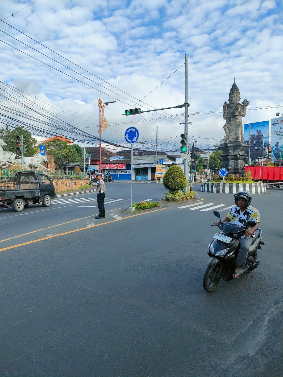 Personil Lantas Laksanakan Gatur Pagi Demi Ketertiban Dan Kelancaran Arus Lalin Di Ktl 1 Subagan