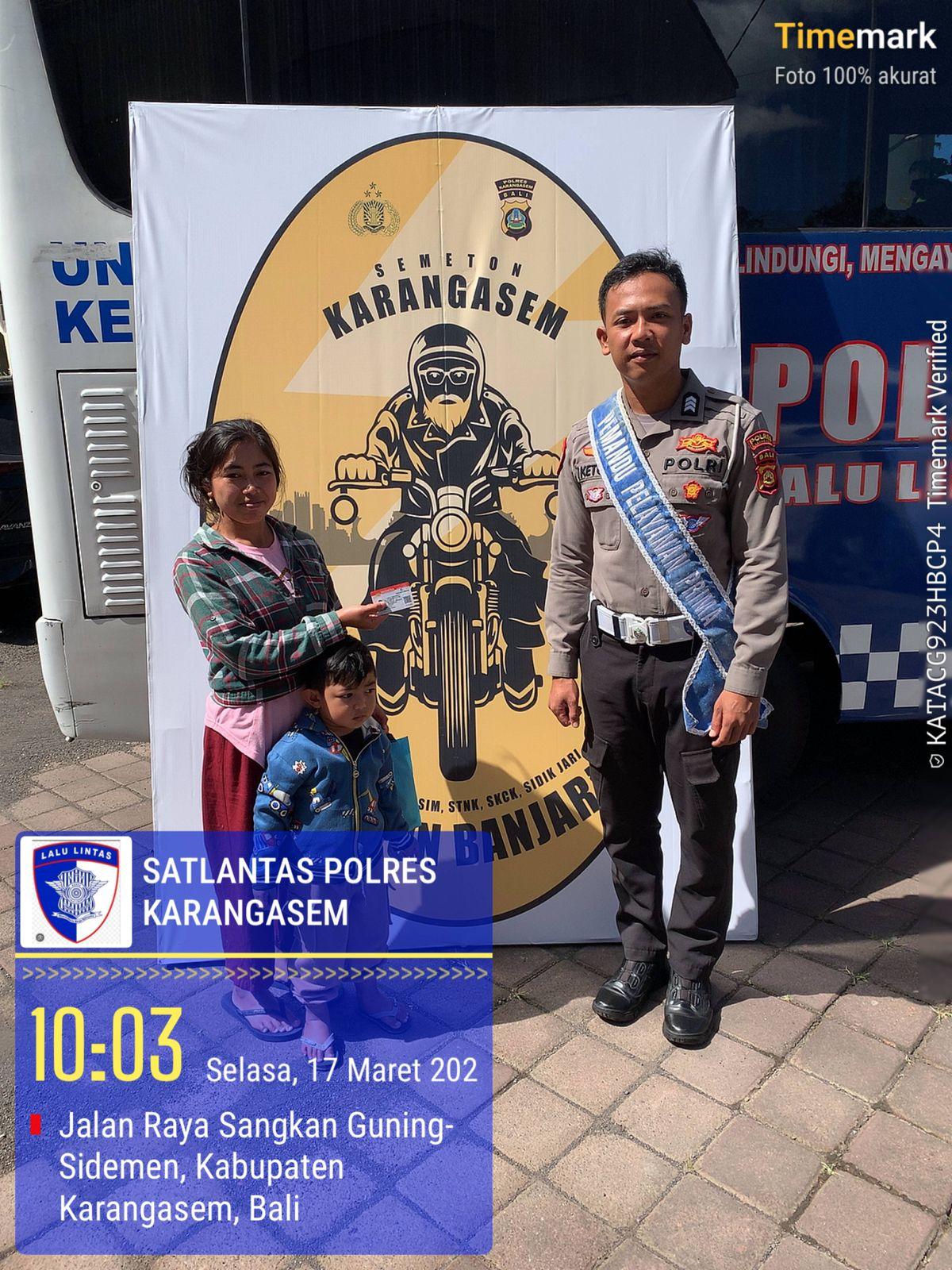 Tedun Banjar Polres Karangasem Berikan Pelayanan SIM dan SAMSAT Keliling