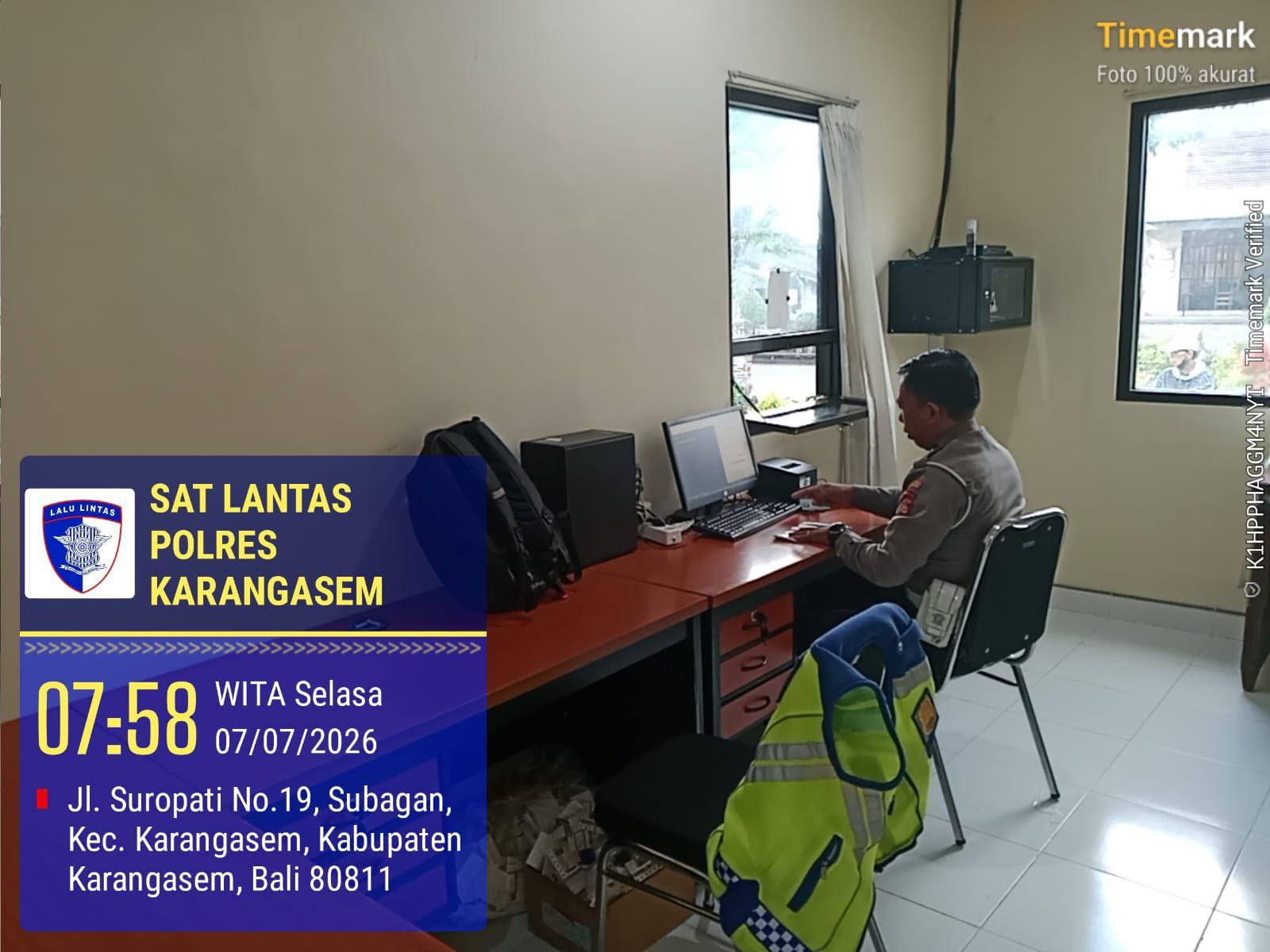 Sat Lantas Polres Karangasem Berikan Pelayanan Samsat Drive Thru