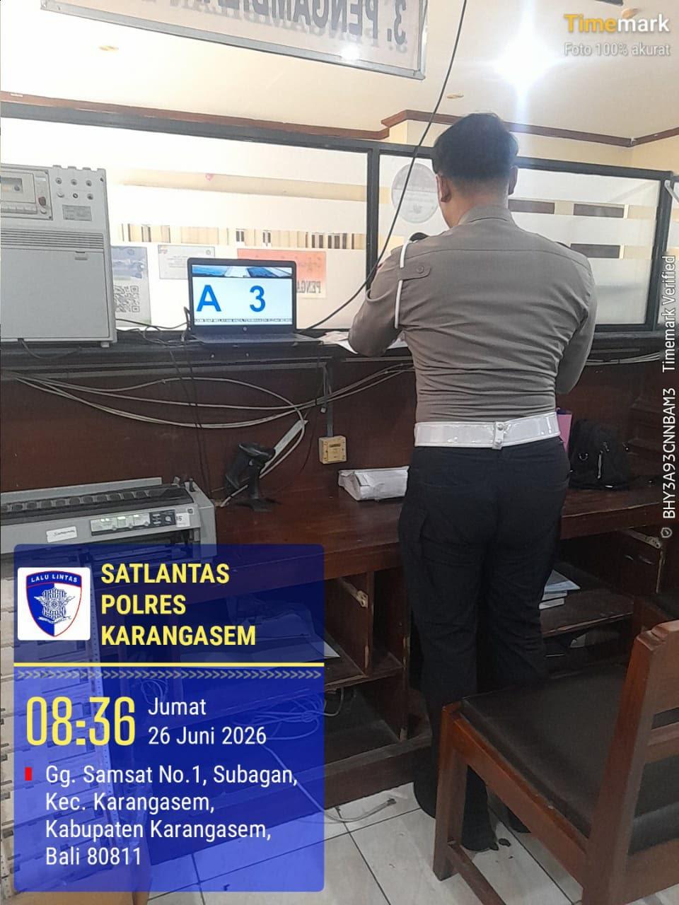 Sat Lantas Polres Karangasem Tingkatkan Pelayanan, Serahkan STNK Baru Secara Cepat dan Ramah