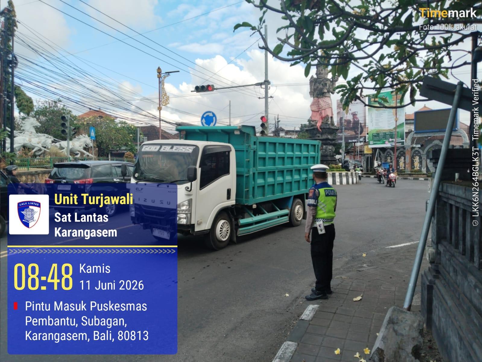 Sat Lantas Polres Karangasem Laksanakan Penjagaan di Ktl 1 Subagan