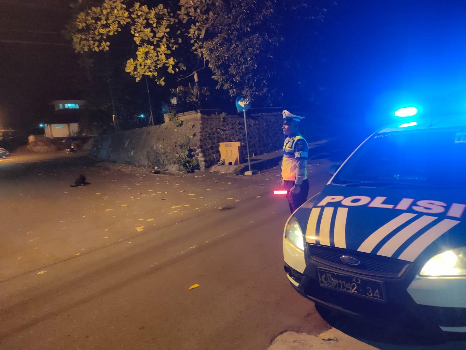 Sat Lantas Polres Karangasem Laksanakan Pengaturan Pada Malam Hari