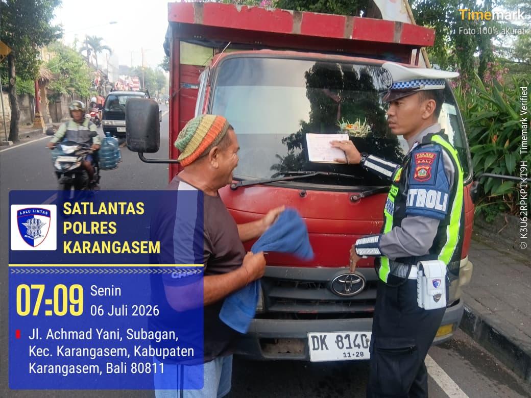 Tingkatkan Kedisiplinan Jalan Raya, Satlantas Polres Karangasem Intensifkan Tilang Manual