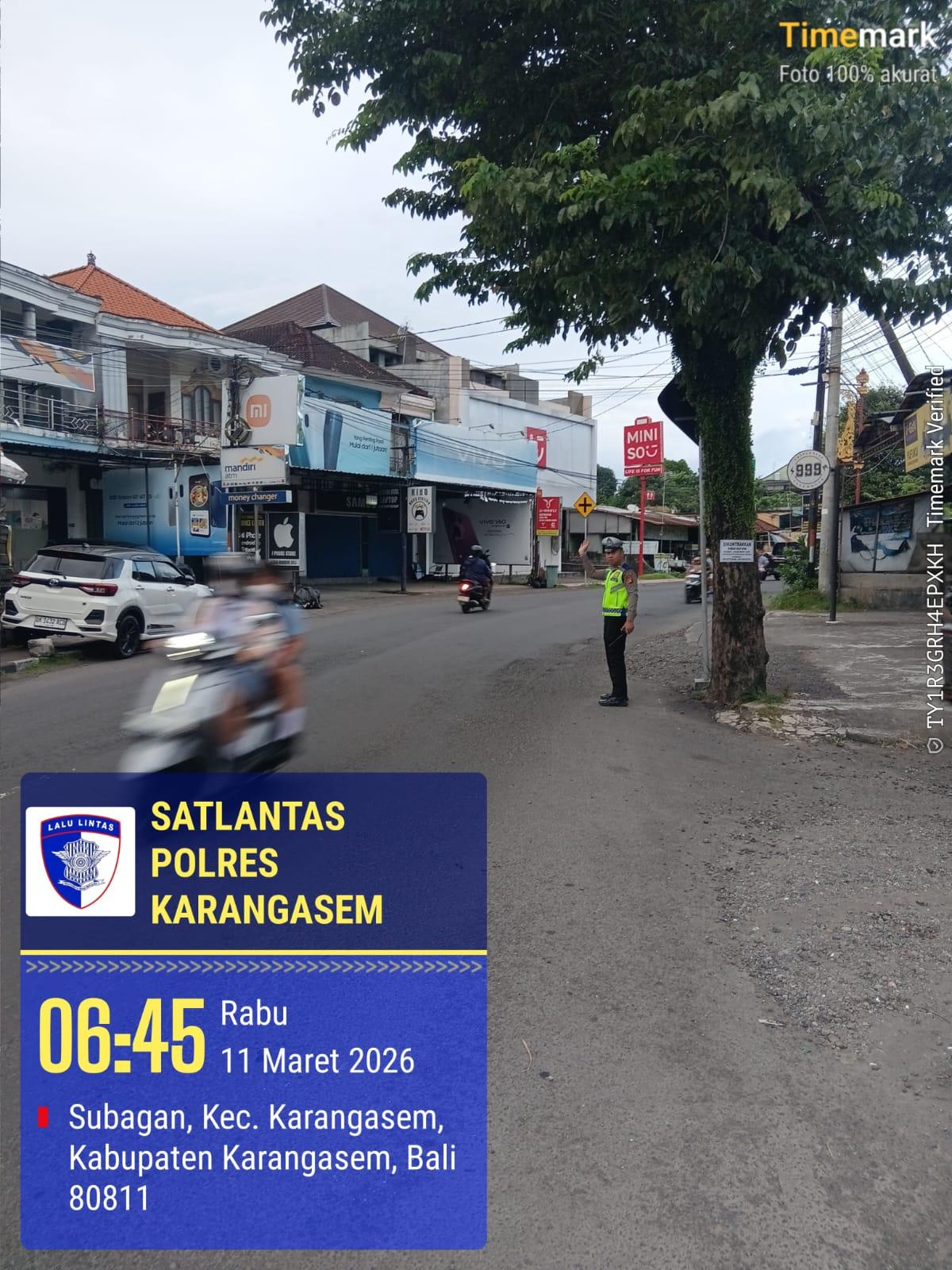 Anggota Lantas Polres Karangasem Laksanakan PH Pagi di MAN Amlapura