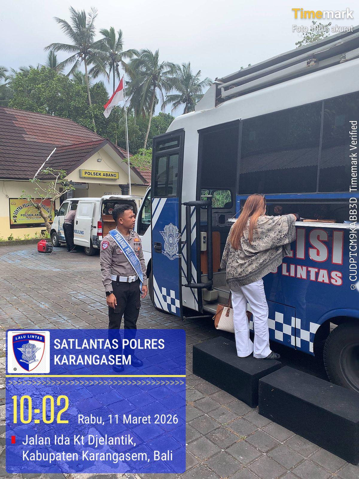 Tedun Banjar Polres Karangasem Berikan Pelayanan SIM dan SAMSAT Keliling