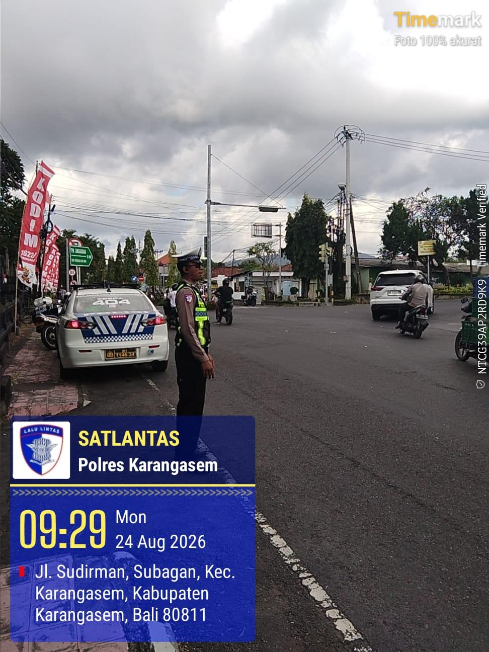 Agar Terciptanya Kelancaran Lalu Lintas Personil Lantas Melaksanakan Penjagaaan dan Pengaturan di Ktl 2