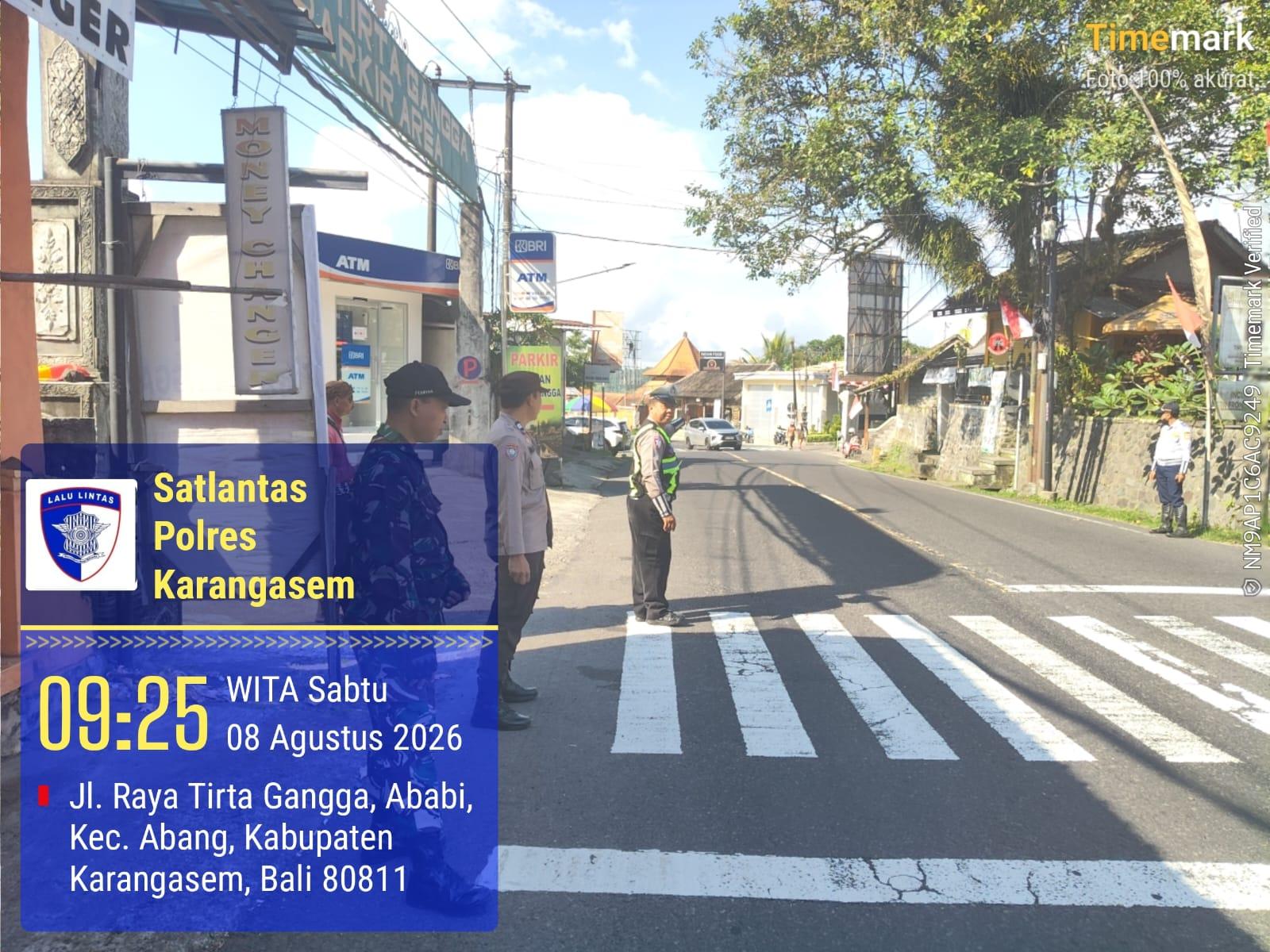 Sat Lantas Melaksanakan Pengamanan di Obyek Wisata Tirtagangga