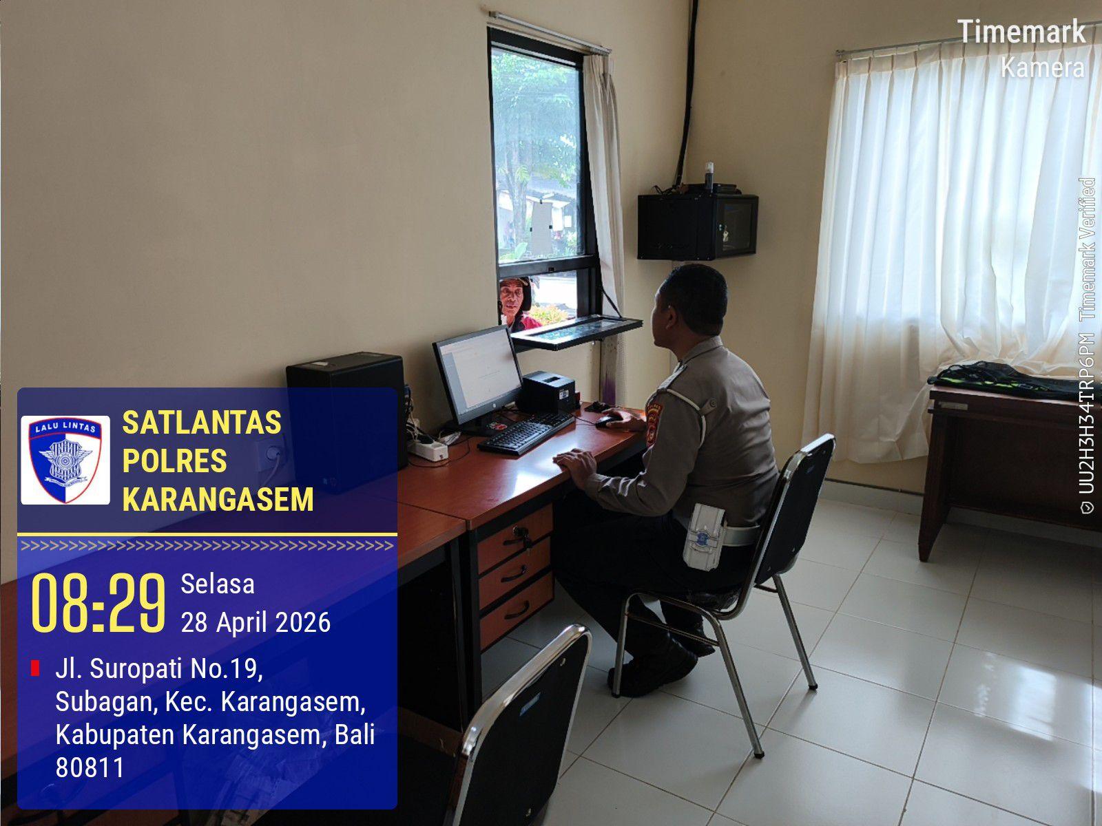 Pelayanan Samsat Drive Thru Polres Karangasem