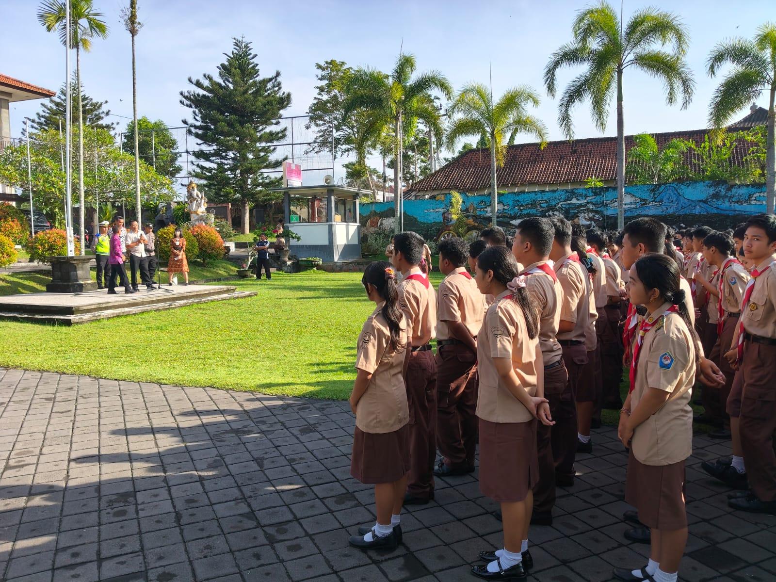 Police Goes To School