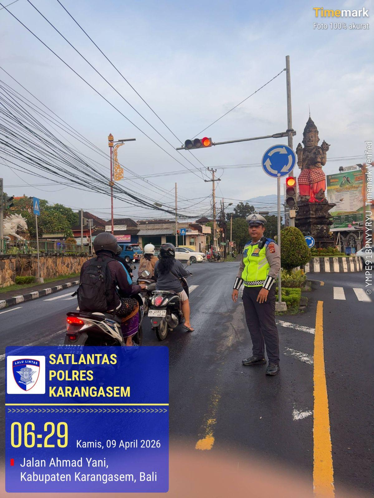 Personil Lantas Laksanakan Gatur Pagi Demi Ketertiban Dan Kelancaran Arus Lalin Di Ktl 1 Subagan