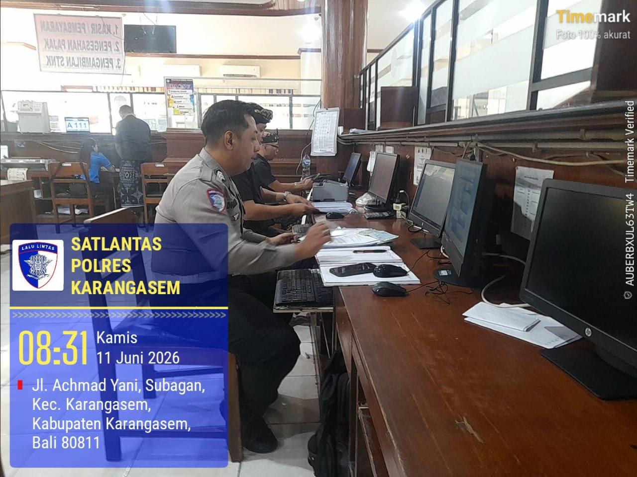 Sat Lantas Polres Karangasem Tingkatkan Pelayanan, Serahkan STNK Baru Secara Cepat dan Ramah