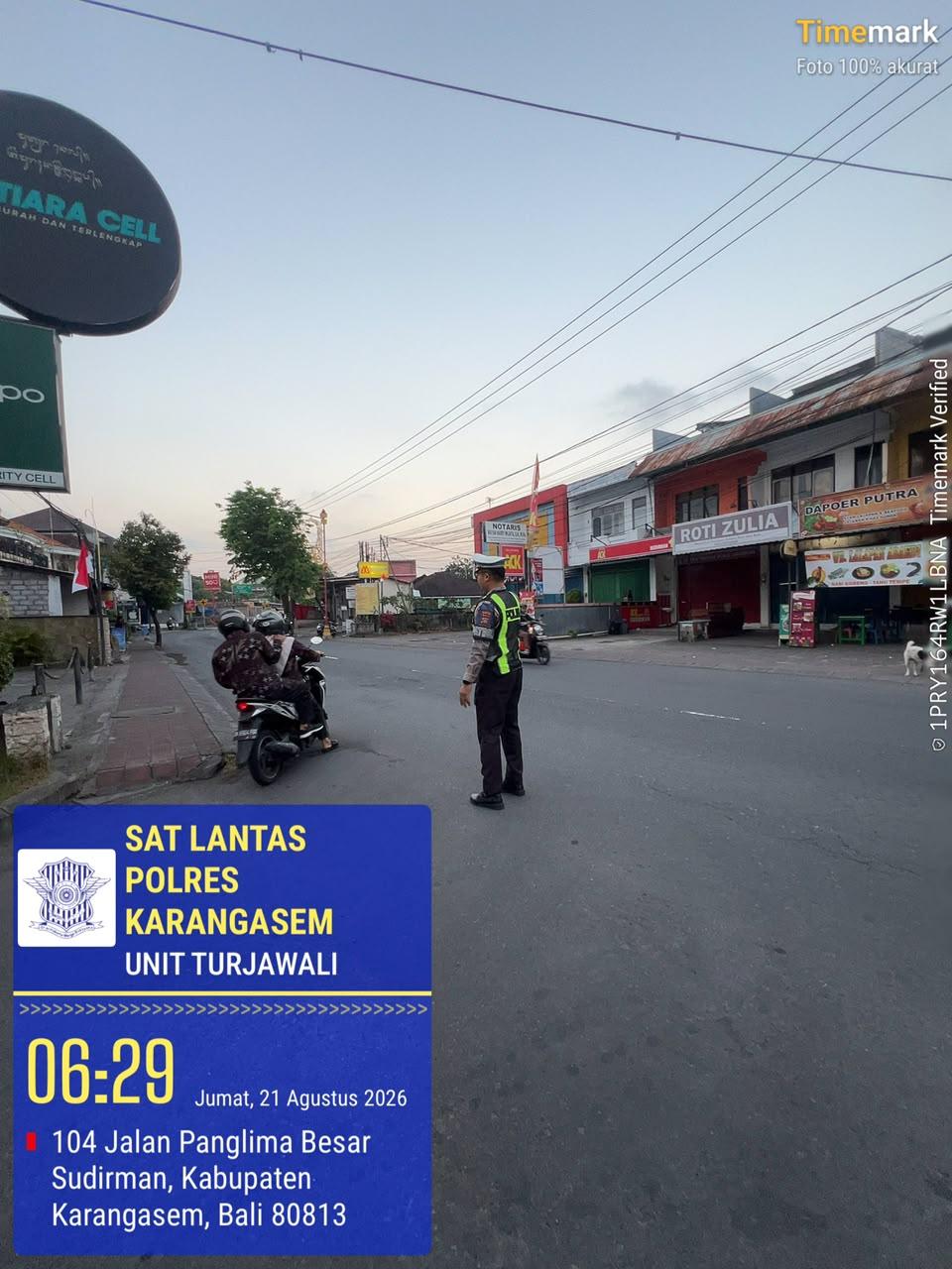 Tingkatkan Kamseltibcarlantas, Sat Lantas Polres Karangasem Lakukan Pengaturan Rutin di Kawasan BTN Wahyu