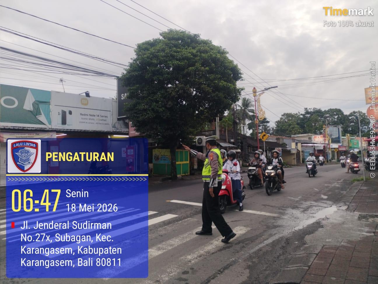Anggota Lantas Polres Karangasem Laksanakan Gatur Pagi di Simpang Tiga BTN Taman Asri Karangasem