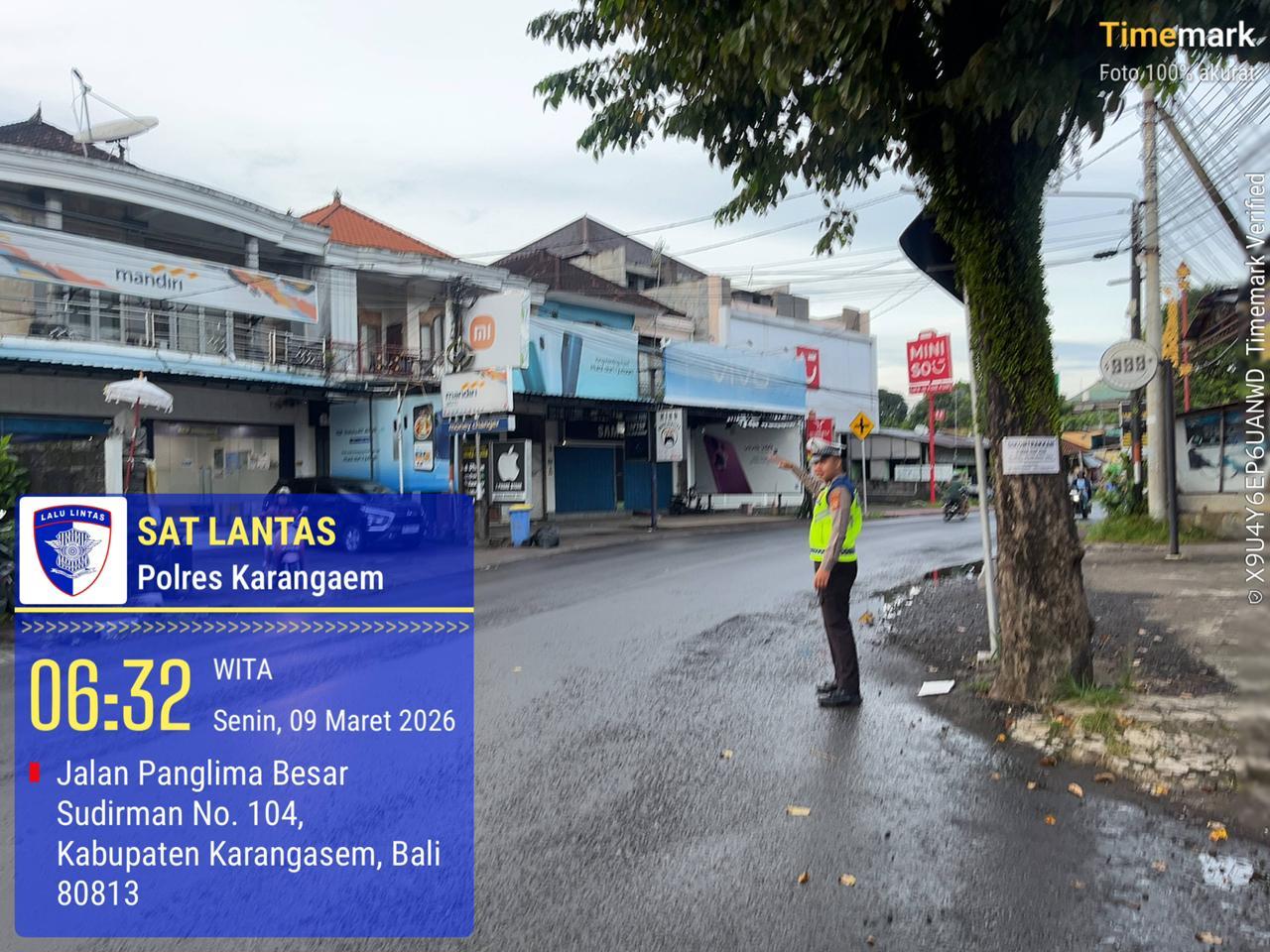 Anggota Lantas Polres Karangasem Laksanakan PH Pagi di MAN Amlapura