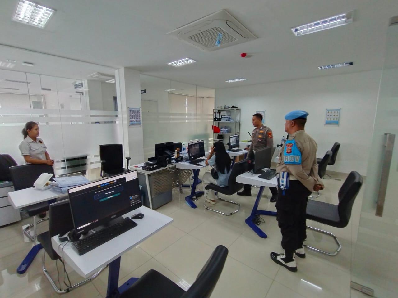 Personil Lantas Laksanakan Teori Avis Komputerisasi Bagi Pemohon SIM Baru