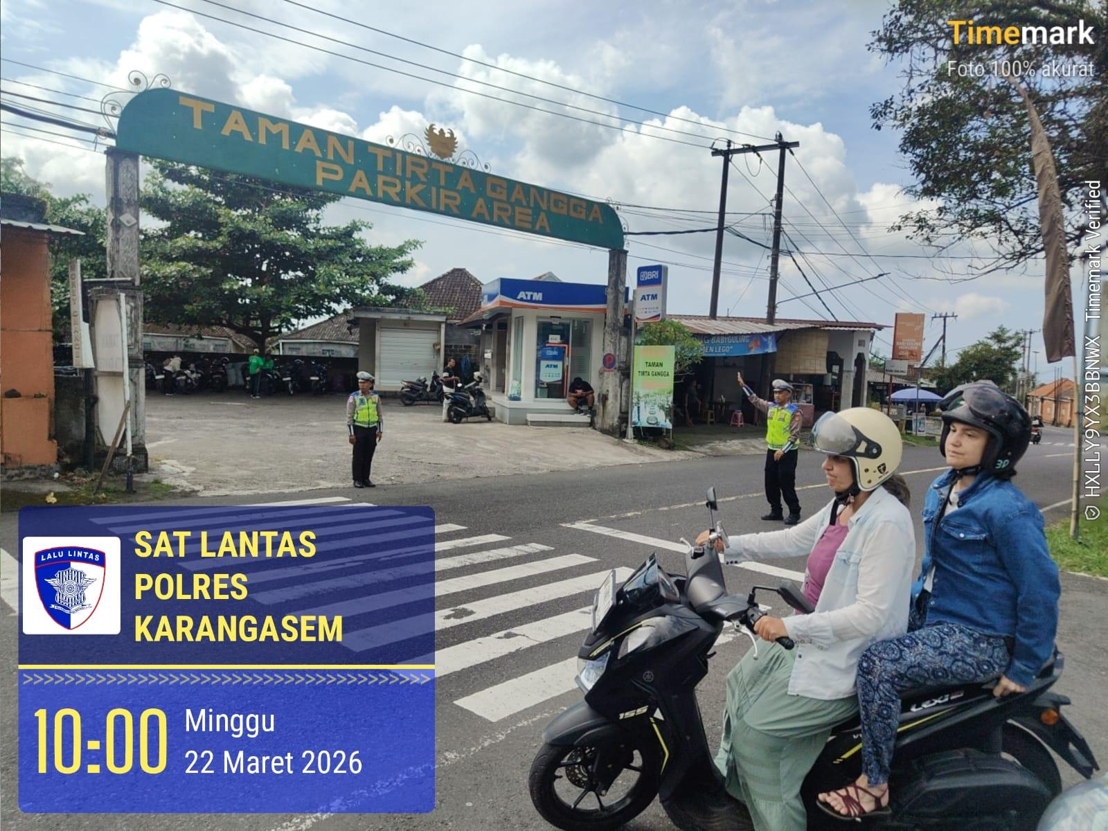 Sat Lantas Melaksanakan Pengamanan di Obyek Wisata Tirtagangga