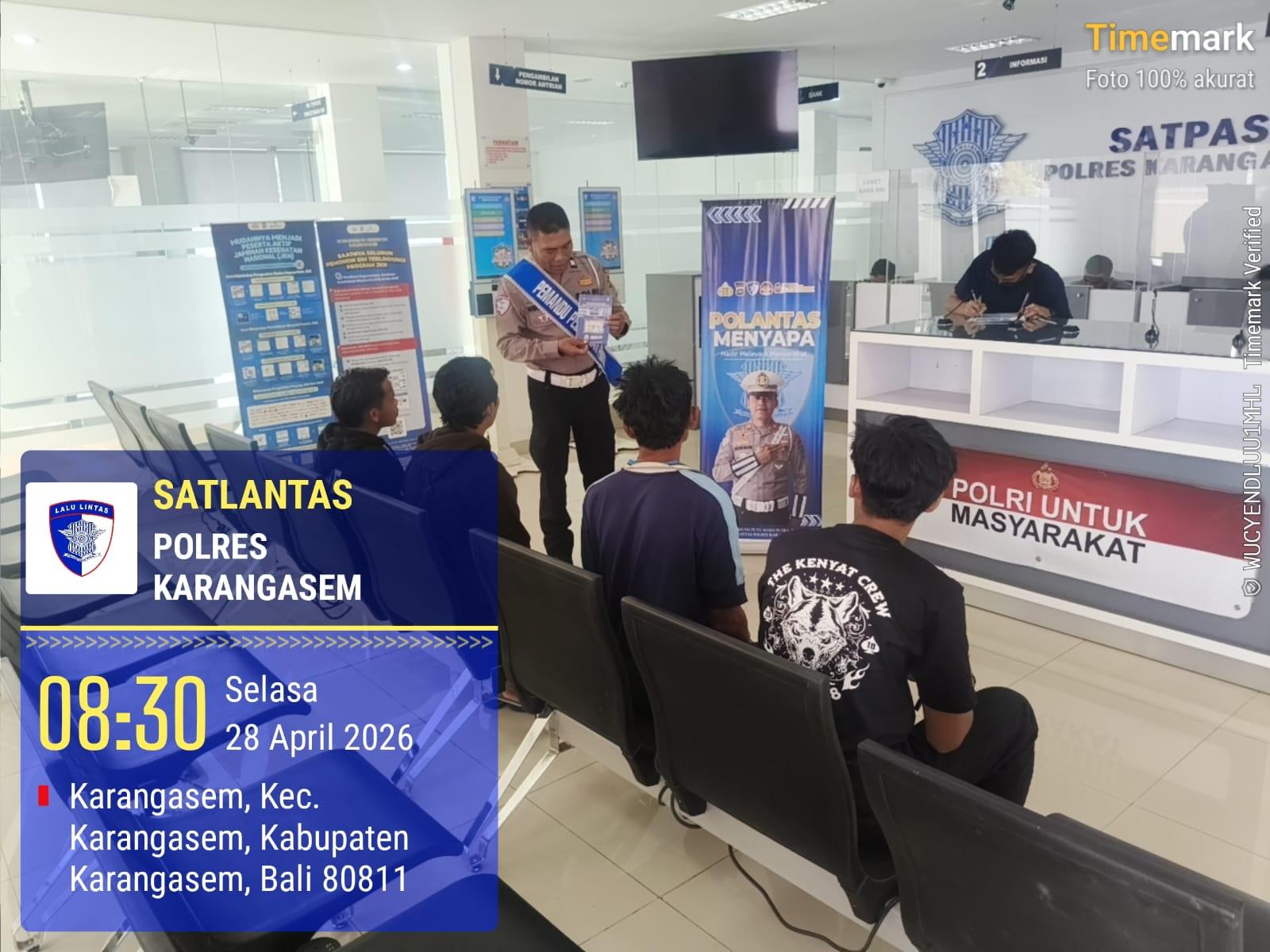Wujudkan Pelayanan Prima, Satpas Polres Karangasem Laksanakan Pelayanan dengan Senyum, Sapa, Salam