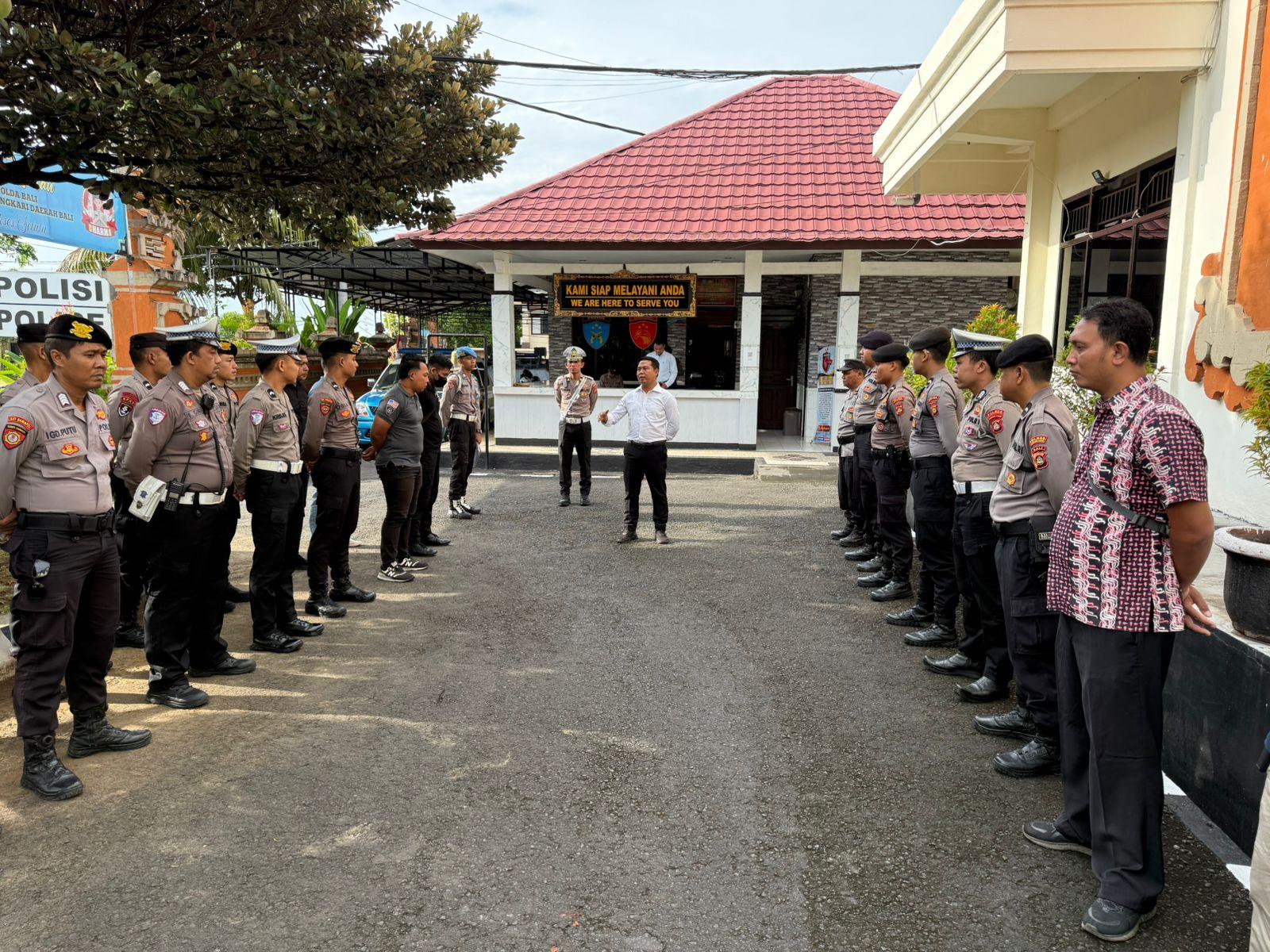 Laksanakan Tugas Piket Mako, Sat Lantas Polres Karangasem Ikuti Serah Terima Tugas Jaga