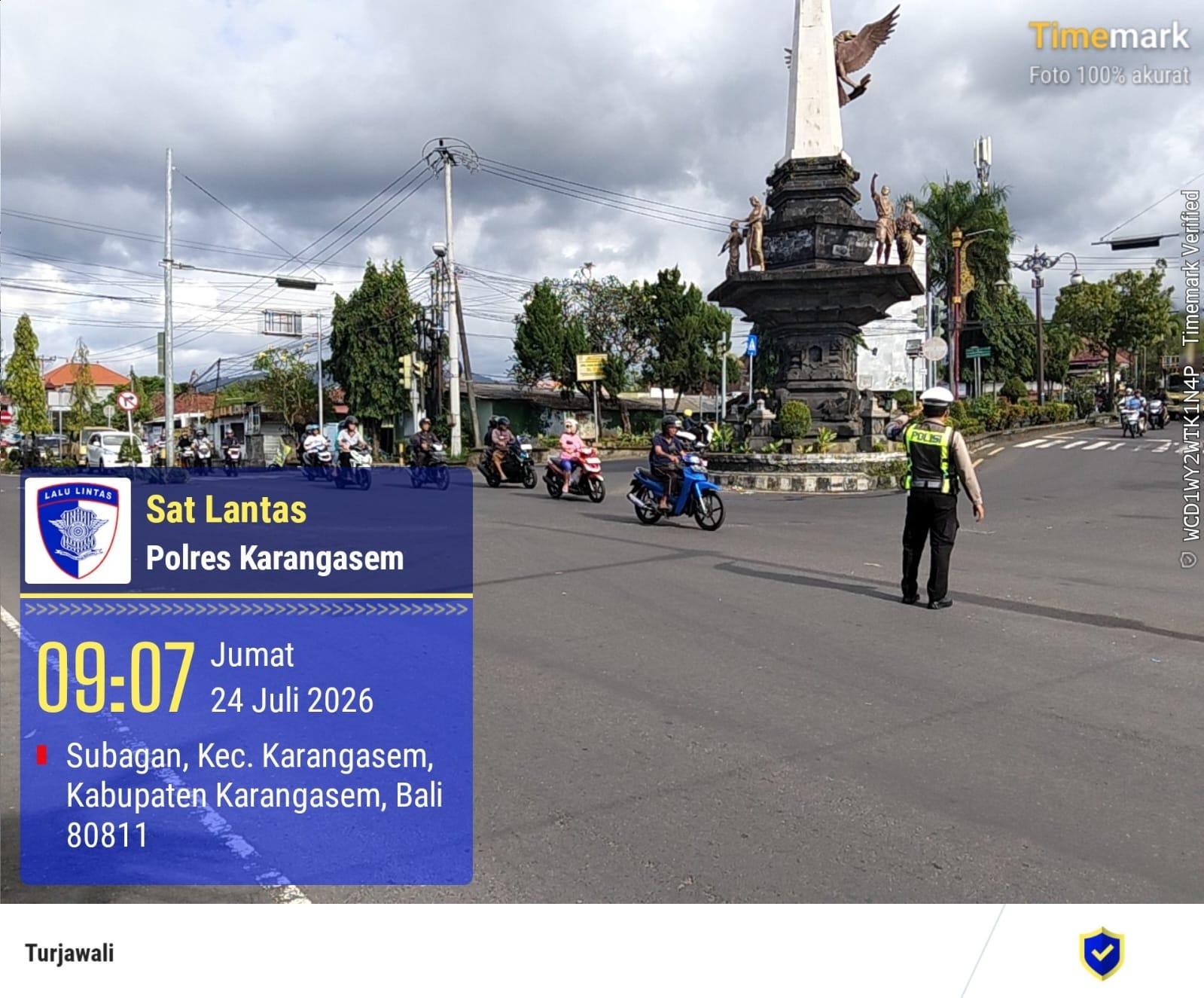 Agar Terciptanya Kelancaran Lalu Lintas Personil Lantas Melaksanakan Penjagaaan dan Pengaturan di Ktl 2