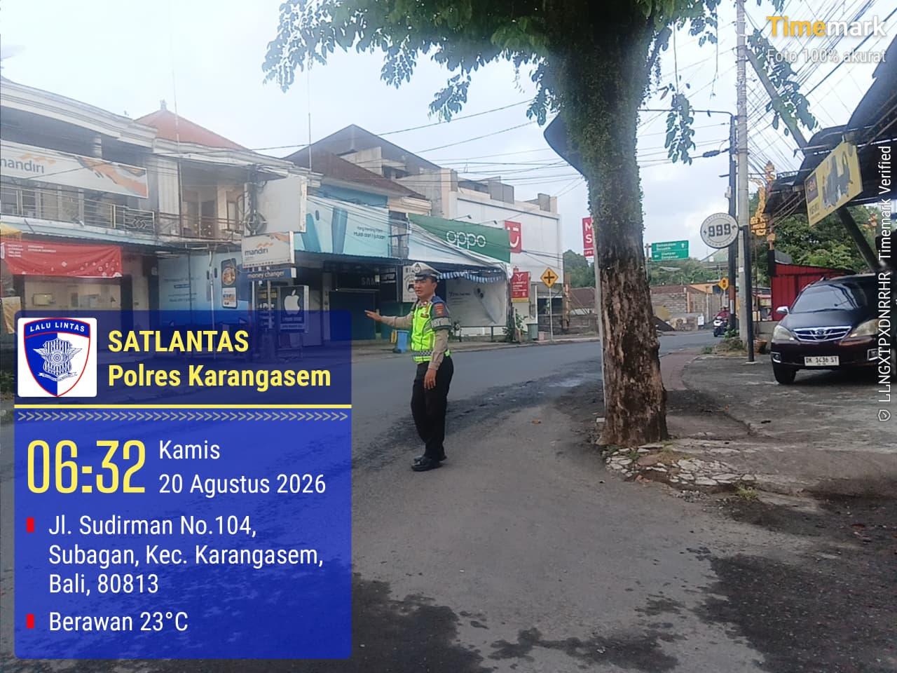 Anggota Lantas Polres Karangasem Laksanakan PH Pagi di MAN Amlapura