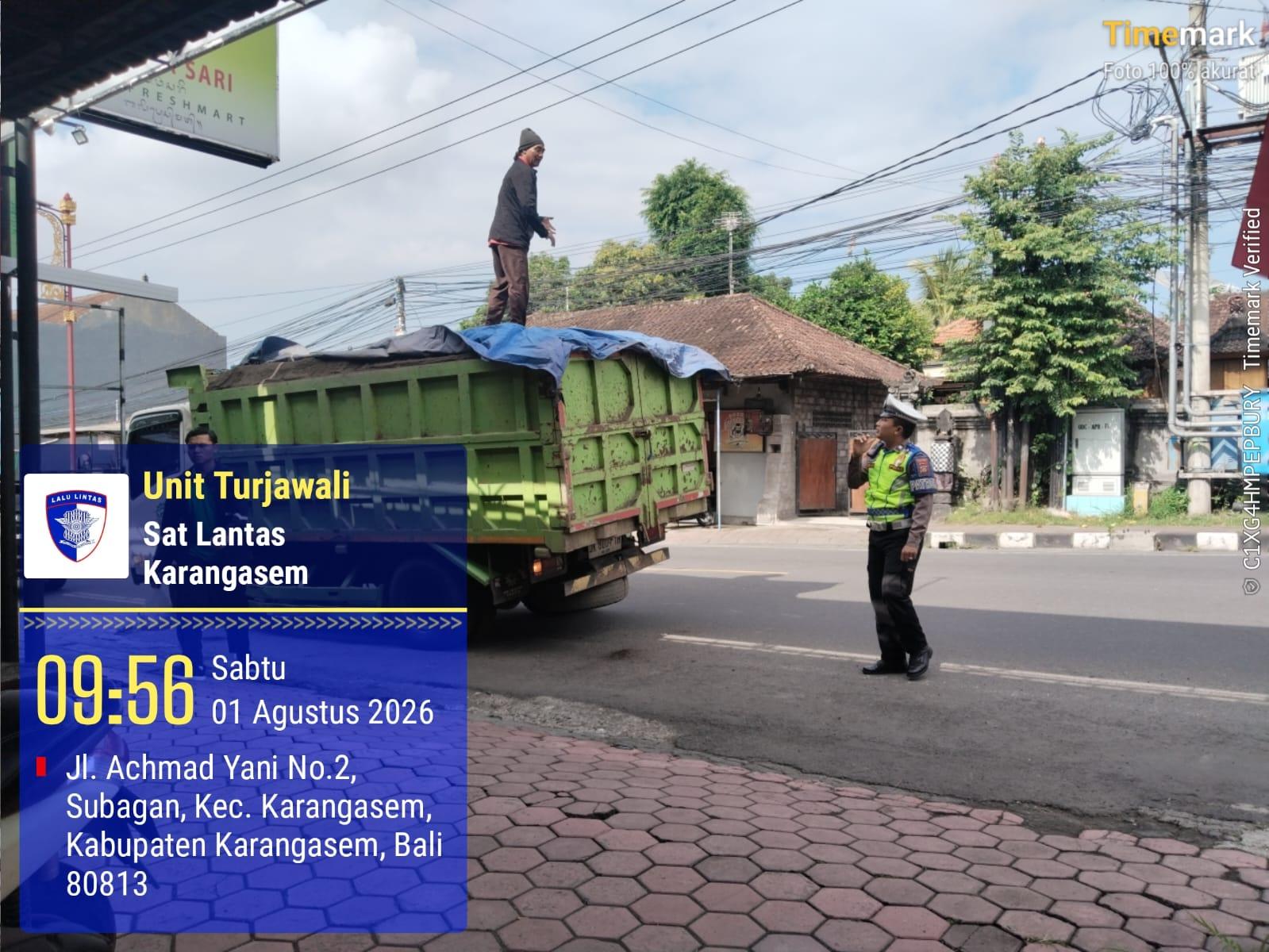  Tindak Tegas Truk Tanpa Terpal, Unit Turjawali Berikan Teguran