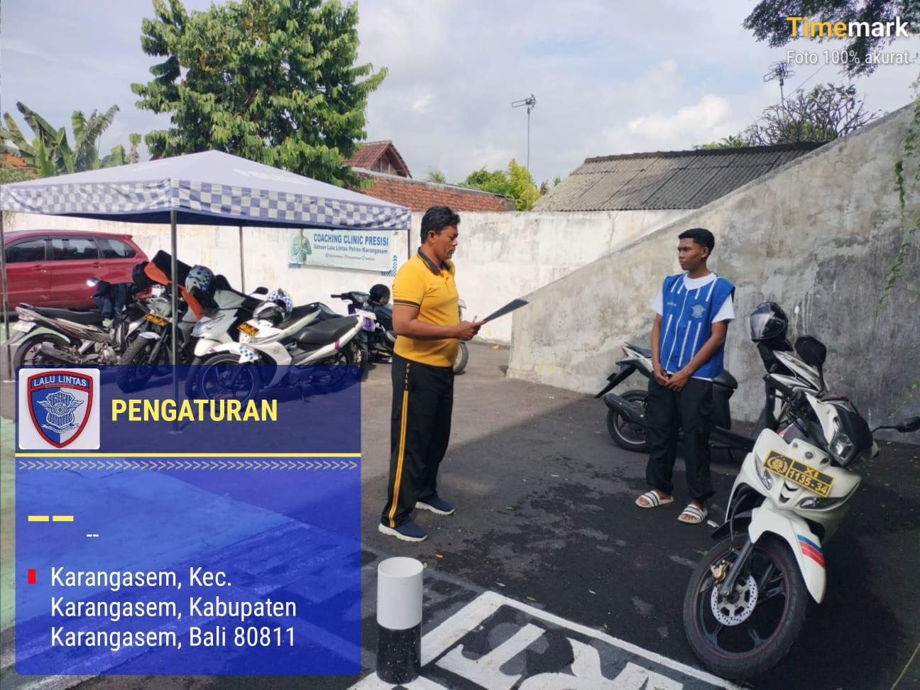 Pastikan Kelayakan dan Keselamatan Berkendara, Pemohon SIM Baru Jalani Uji Praktek di Polres Karangasem