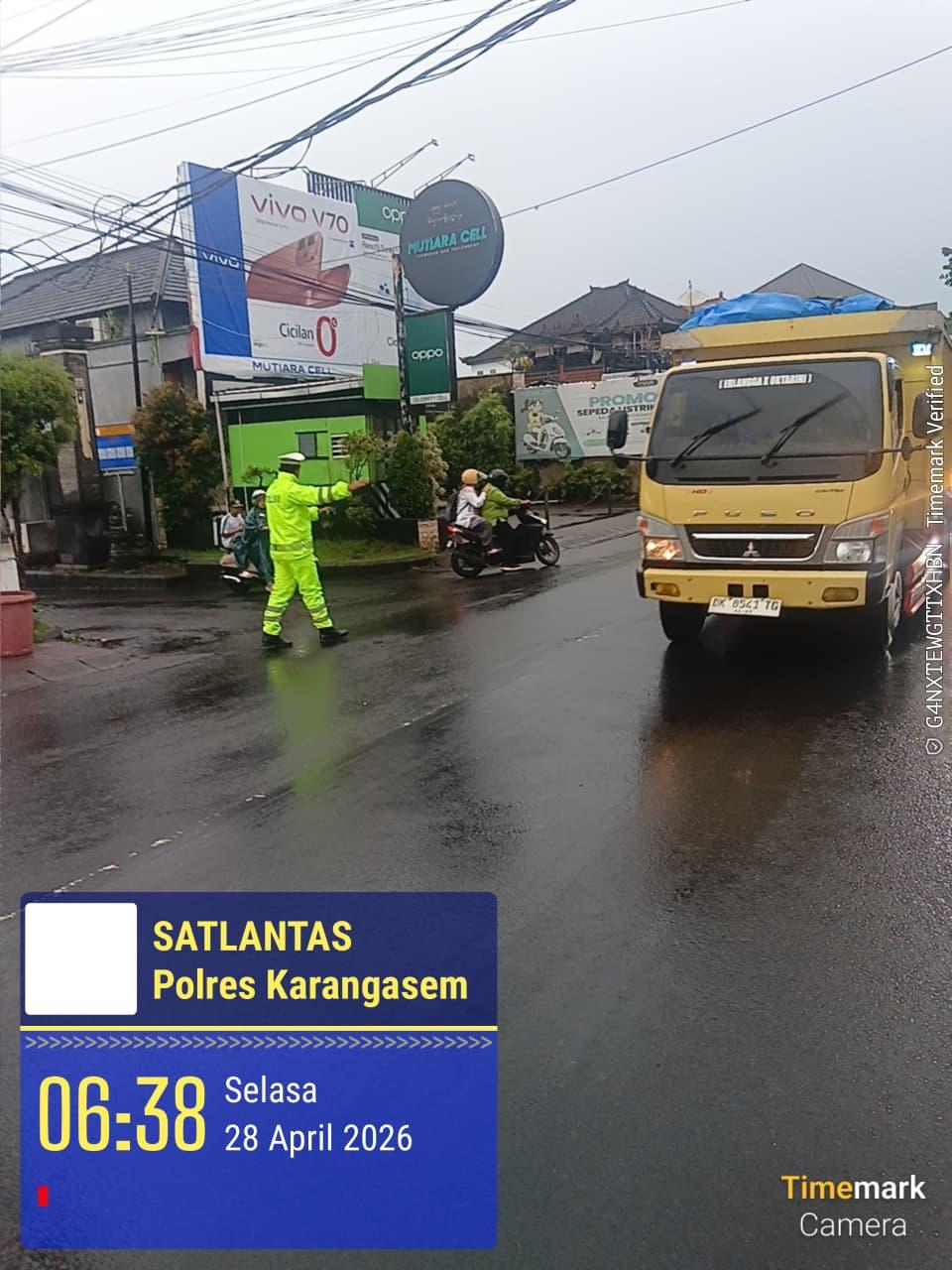 Anggota Lantas Polres Karangasem Laksanakan Gatur Pagi di Simpang Tiga BTN Taman Asri Karangasem
