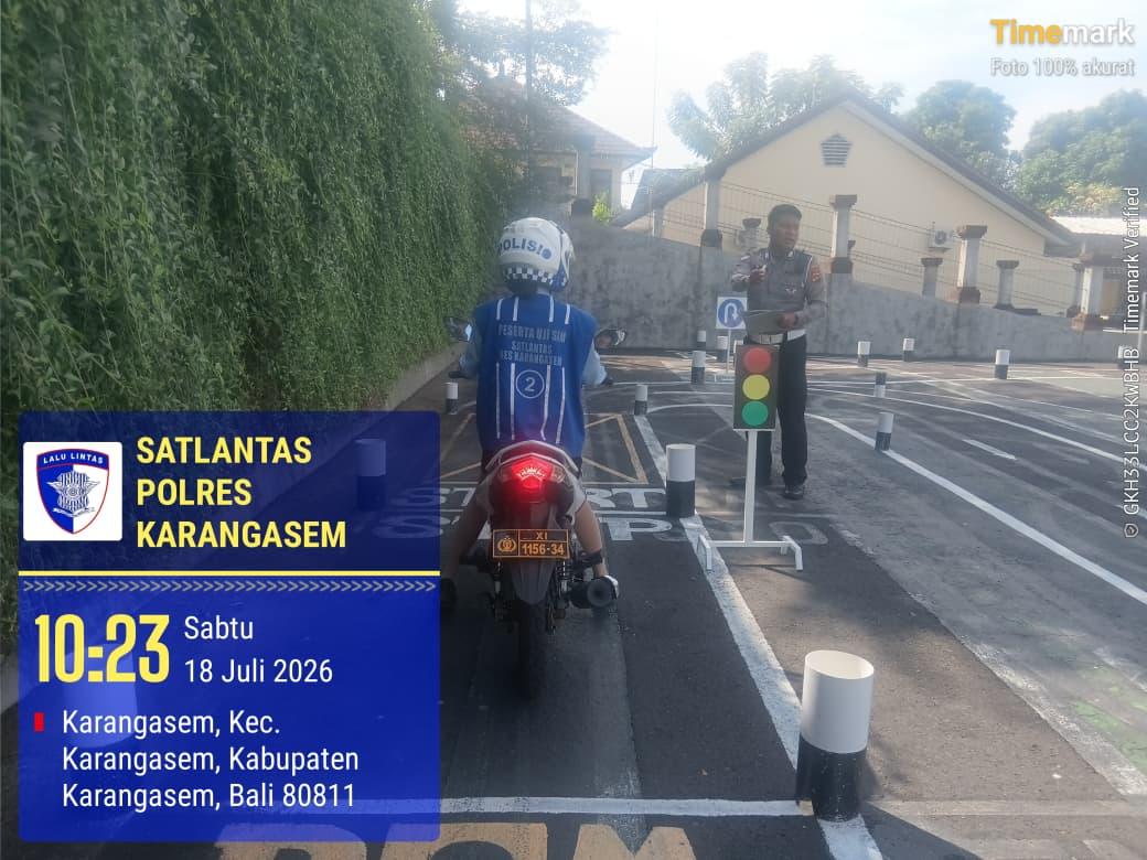 Pastikan Kelayakan dan Keselamatan Berkendara, Pemohon SIM Baru Jalani Uji Praktek di Polres Karangasem
