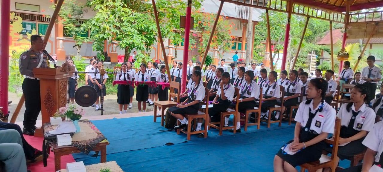 Police Goes To School