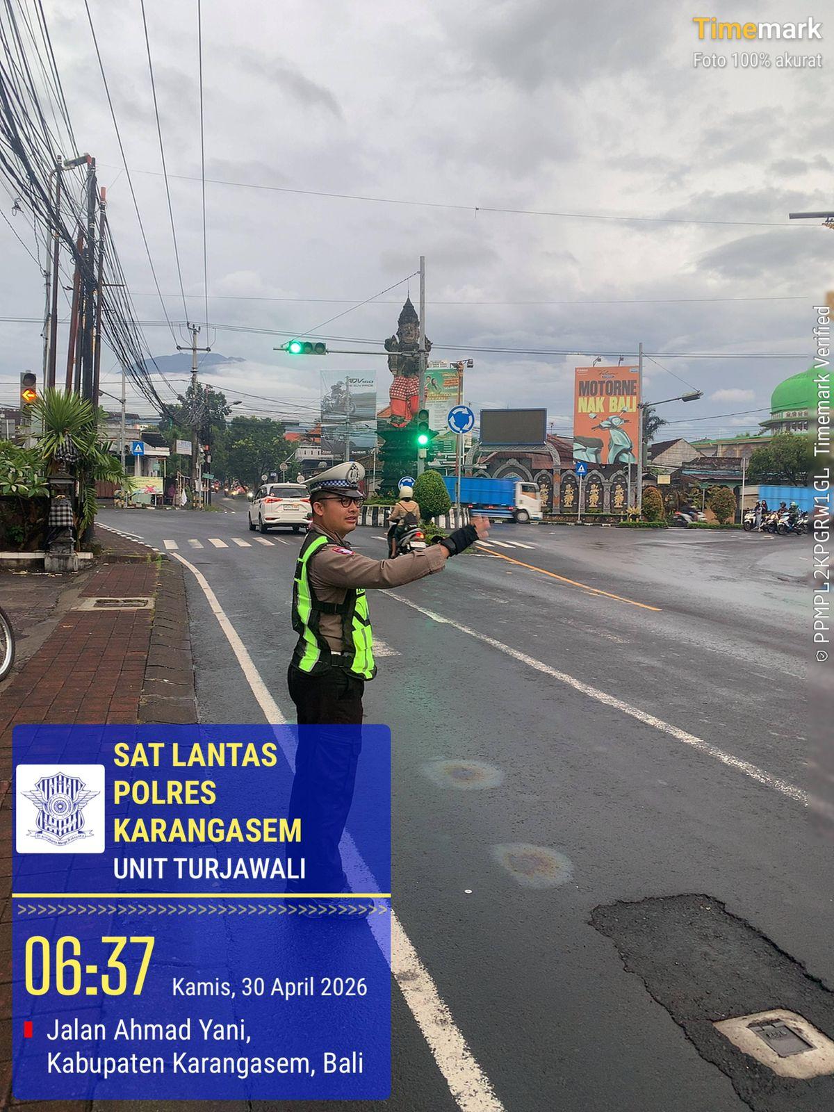 Personil Lantas Laksanakan Gatur Pagi Demi Ketertiban Dan Kelancaran Arus Lalin Di Ktl 1 Subagan