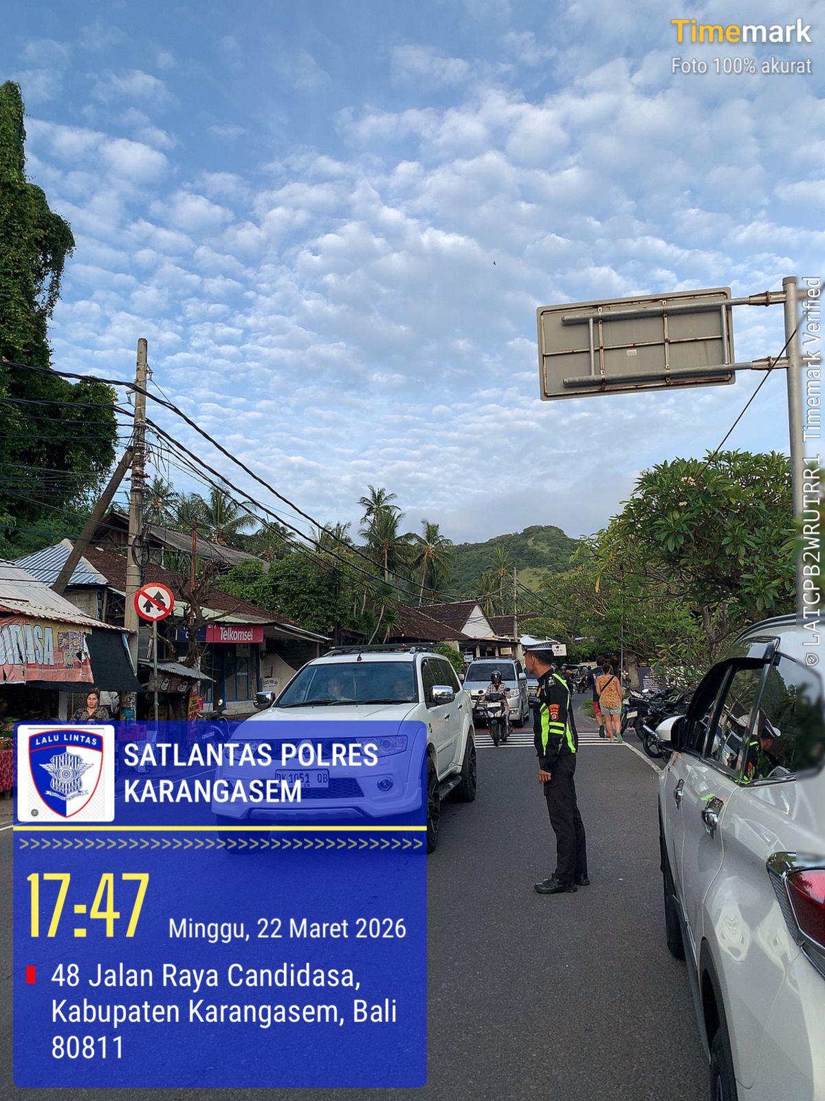 Satlantas Polres Karangasem Berikan Himbauan Parkir Truk di Obyek Wisata Candidasa