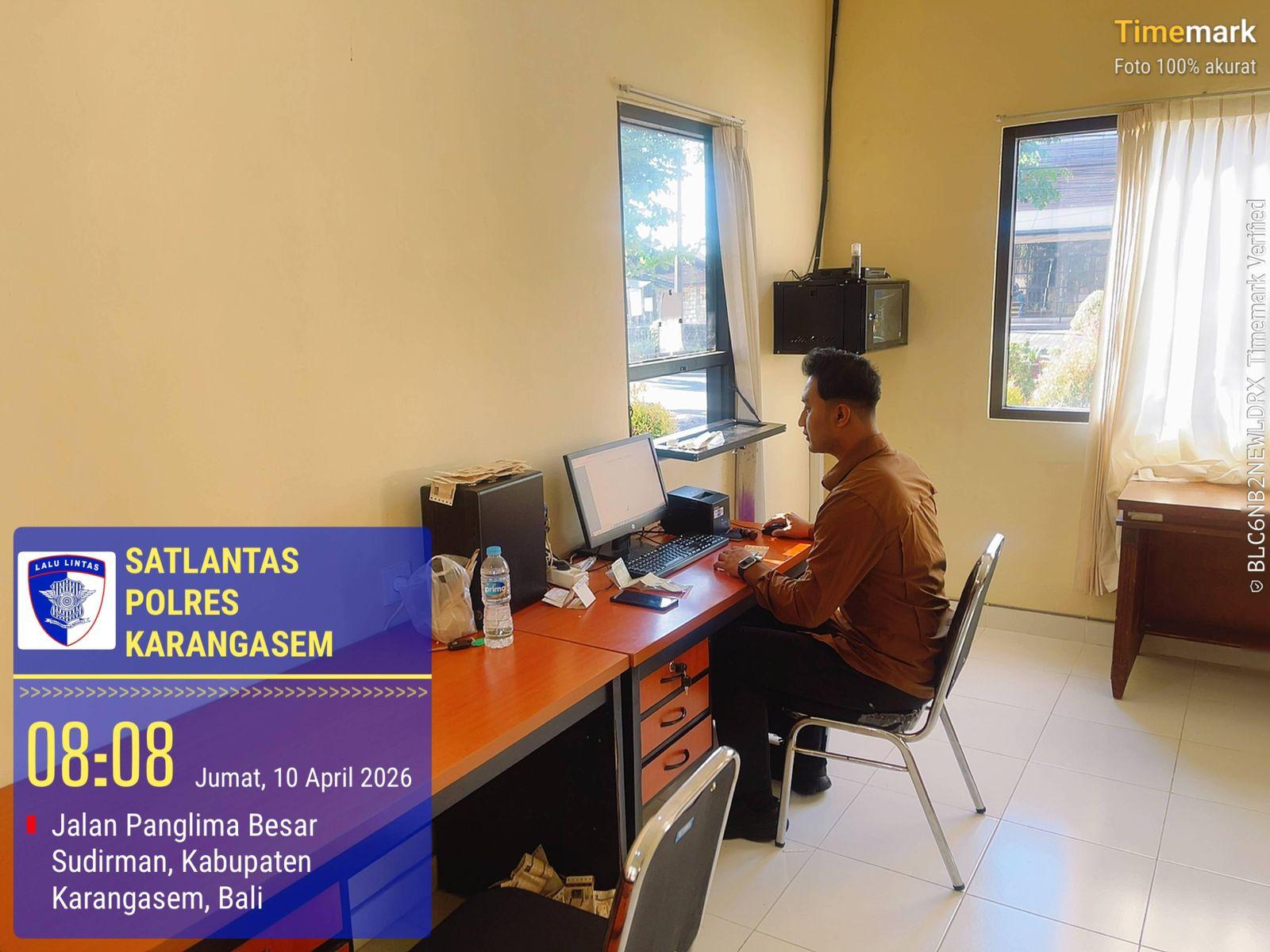 Pelayanan Samsat Drive Thru Polres Karangasem