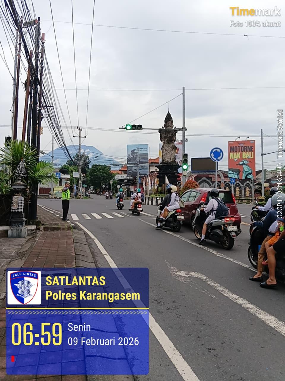 Personil Lantas Laksanakan Gatur Pagi Demi Ketertiban Dan Kelancaran Arus Lalin Di Ktl 1 Subagan