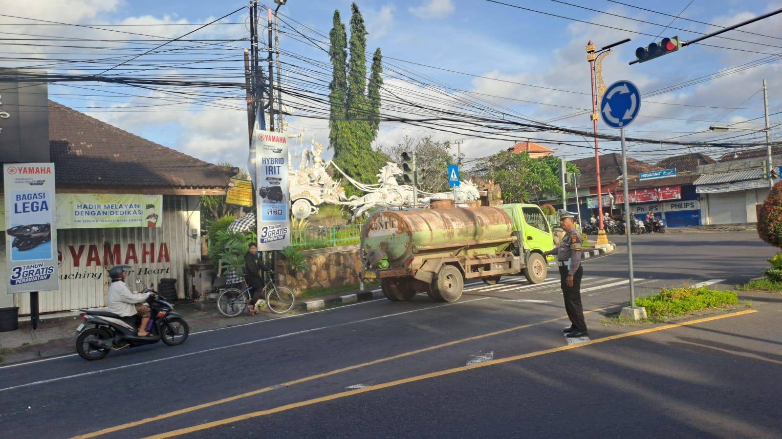 Personil Lantas Laksanakan Gatur Pagi Demi Ketertiban Dan Kelancaran Arus Lalin Di Ktl 1 Subagan