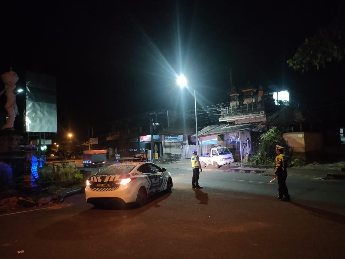  Demi Kelancaran Lalulintas, Unit Patroli Sat Lantas Melaksanakan Pengaturan di Malam Hari