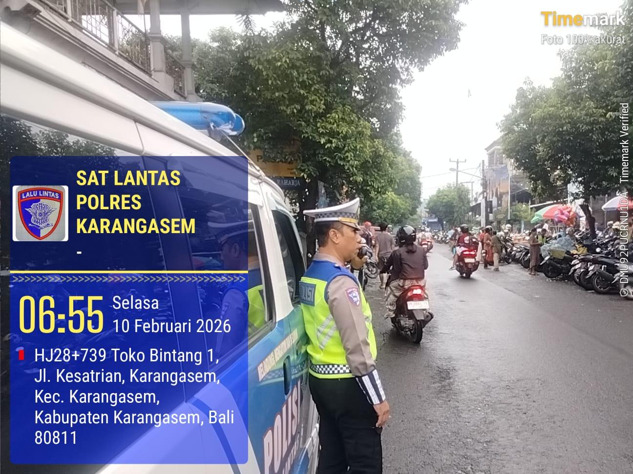 SubSatgas Dikmas Ops Keselamatan Agung 2026 Laksanakan Penerangan keliling di Pasar Timur Amlapura