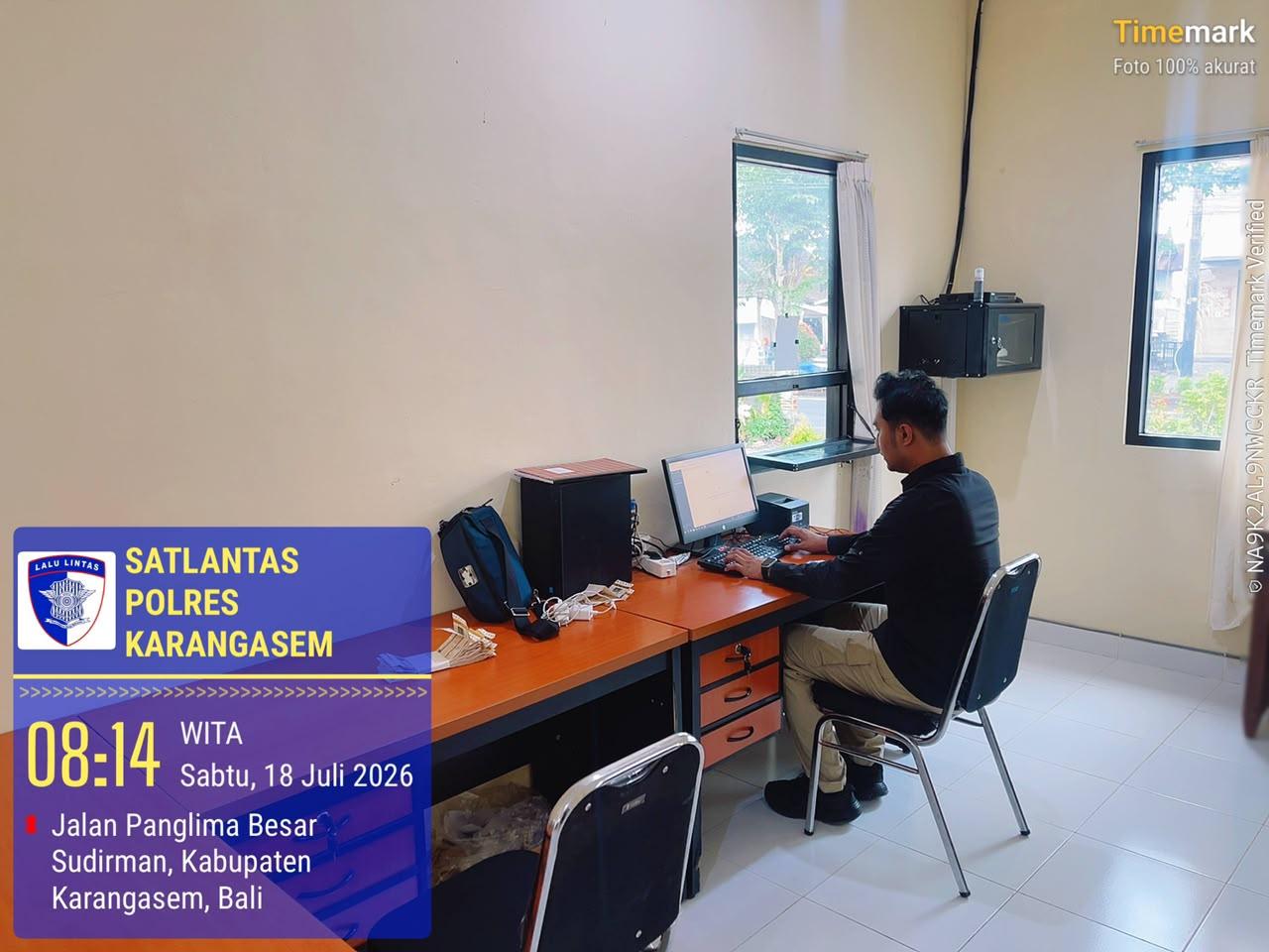 Tingkatkan Kecepatan Pelayanan, Sat Lantas Polres Karangasem Berikan Pelayanan Samsat Drive Thru