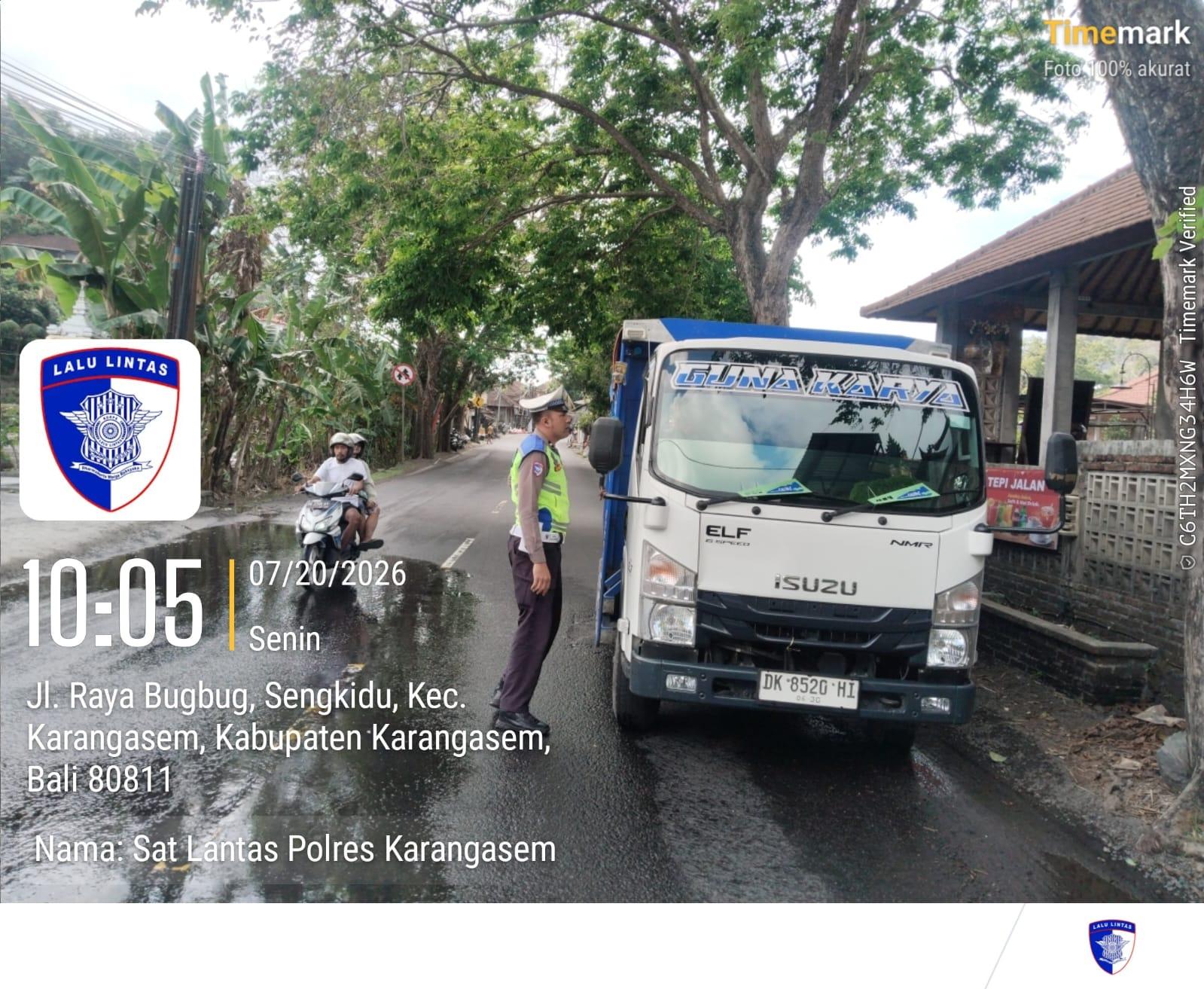 Berikan Himbauan Parkir Truk di Sepanjang Jalur Obyek Wisata Candidasa
